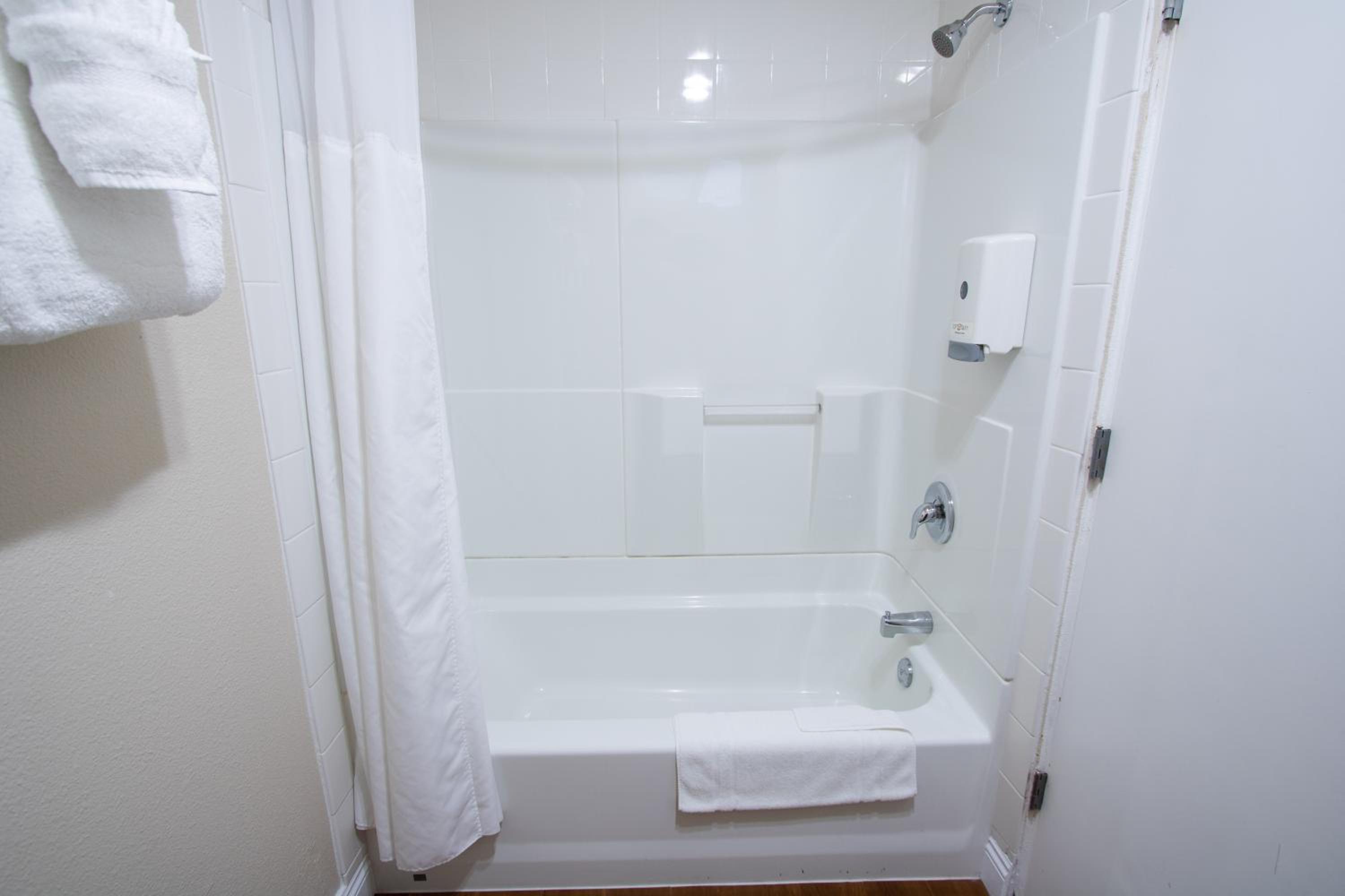 Deluxe King Room Upstairs - Photo 3