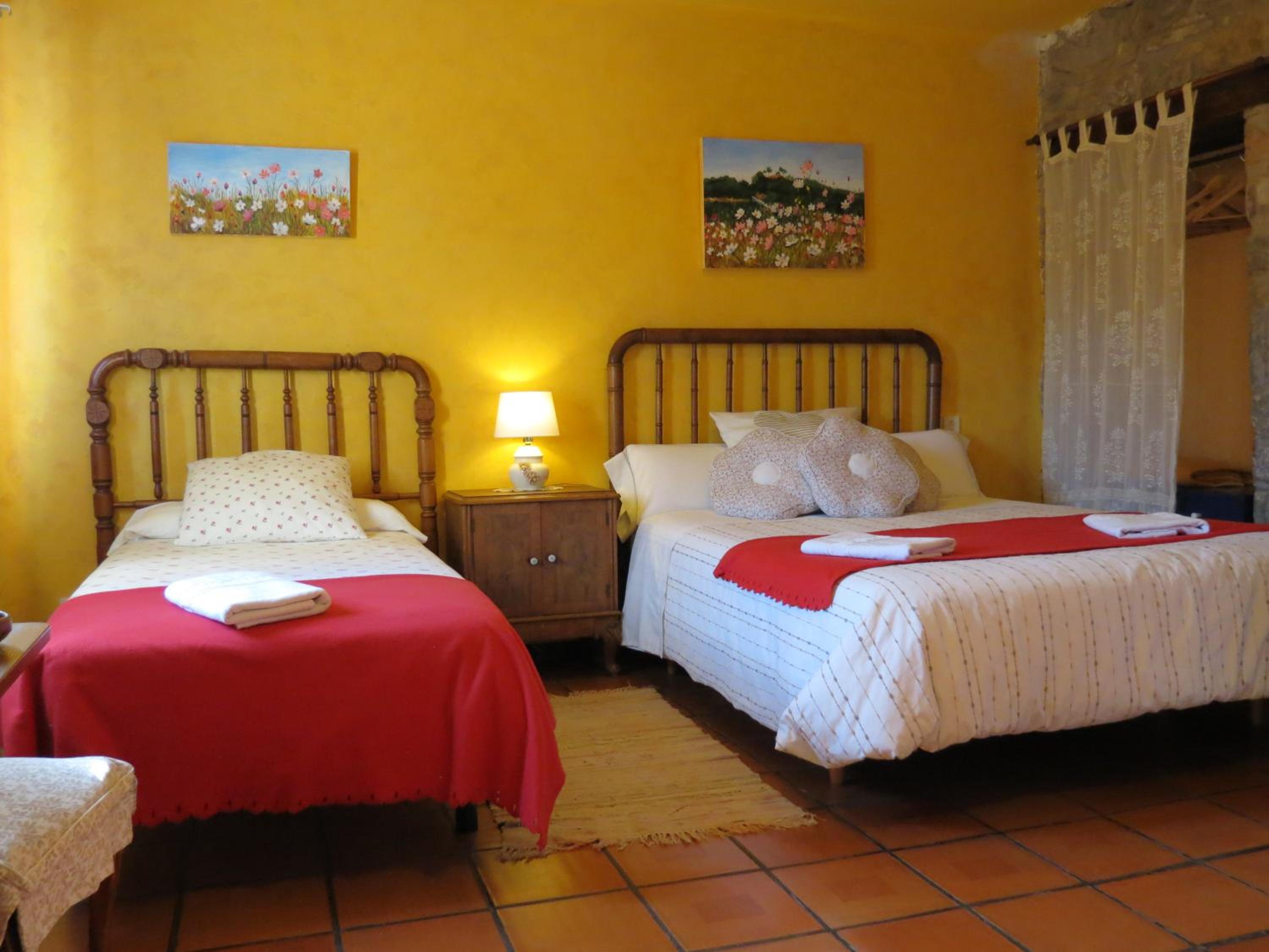 Habitación Triple con Vista a la Montaña