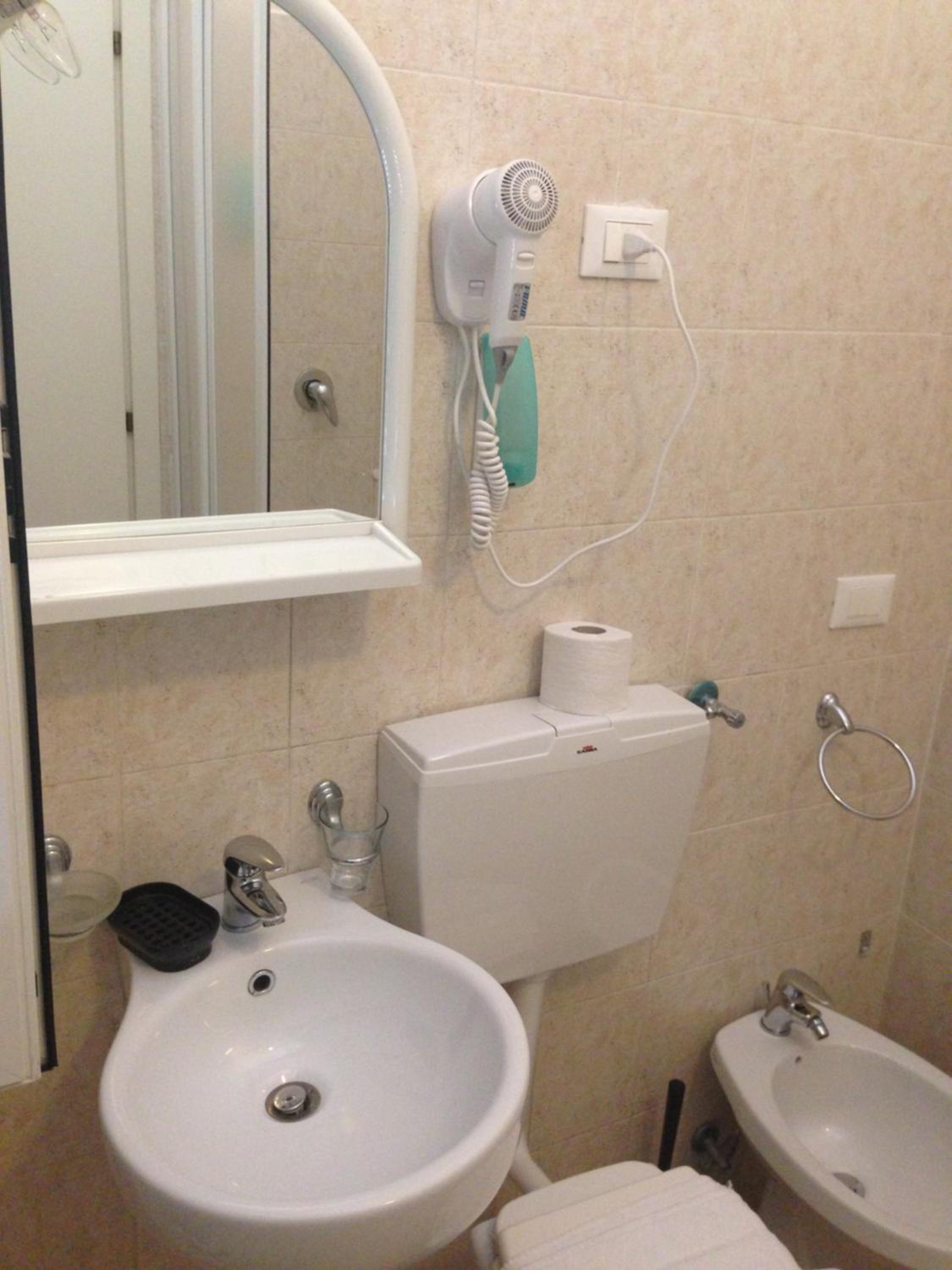 Double Room - Photo 14