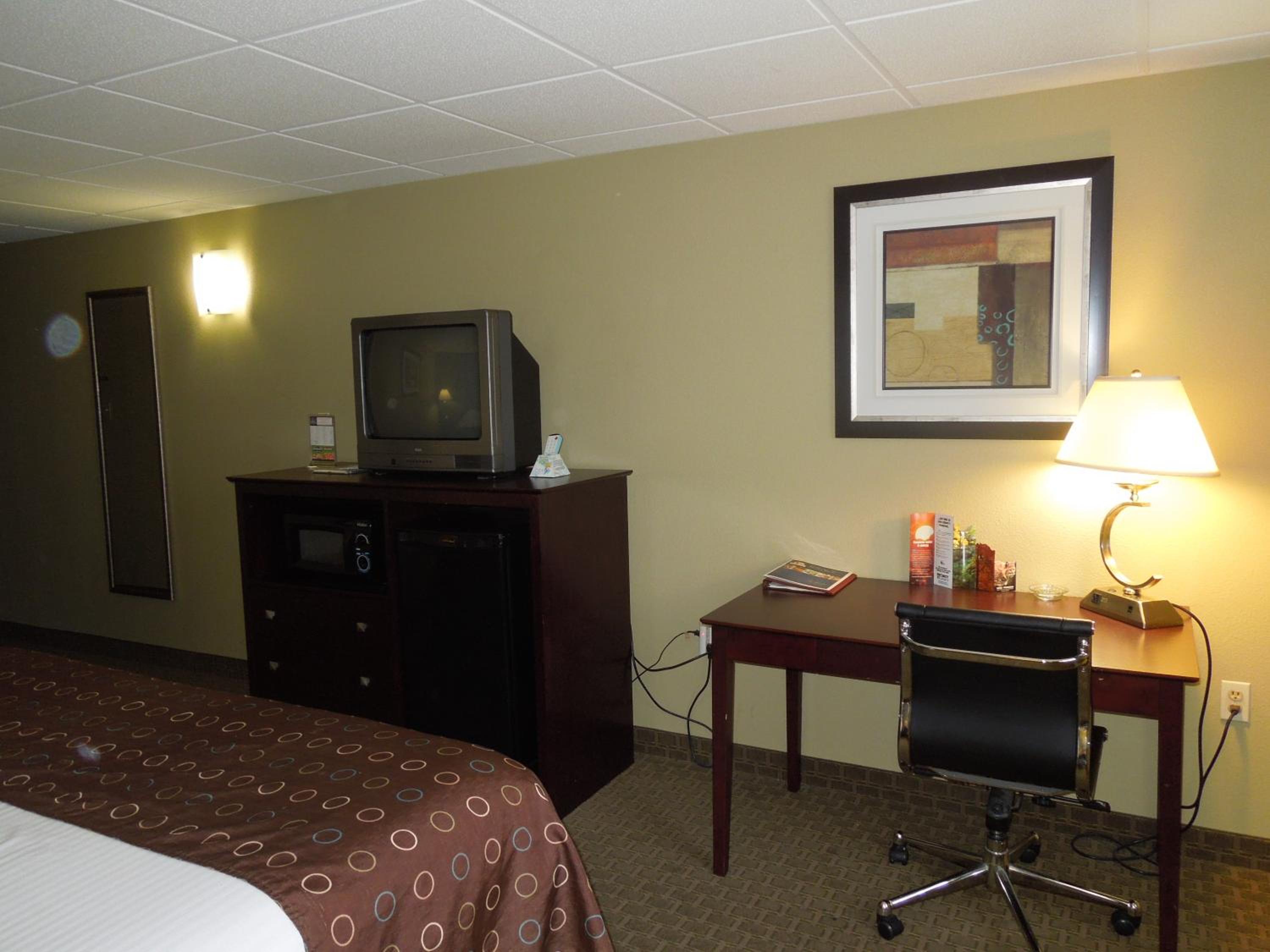 King Suite with Sofa Bed and Kitchenette - Non-Smoking - Photo 3