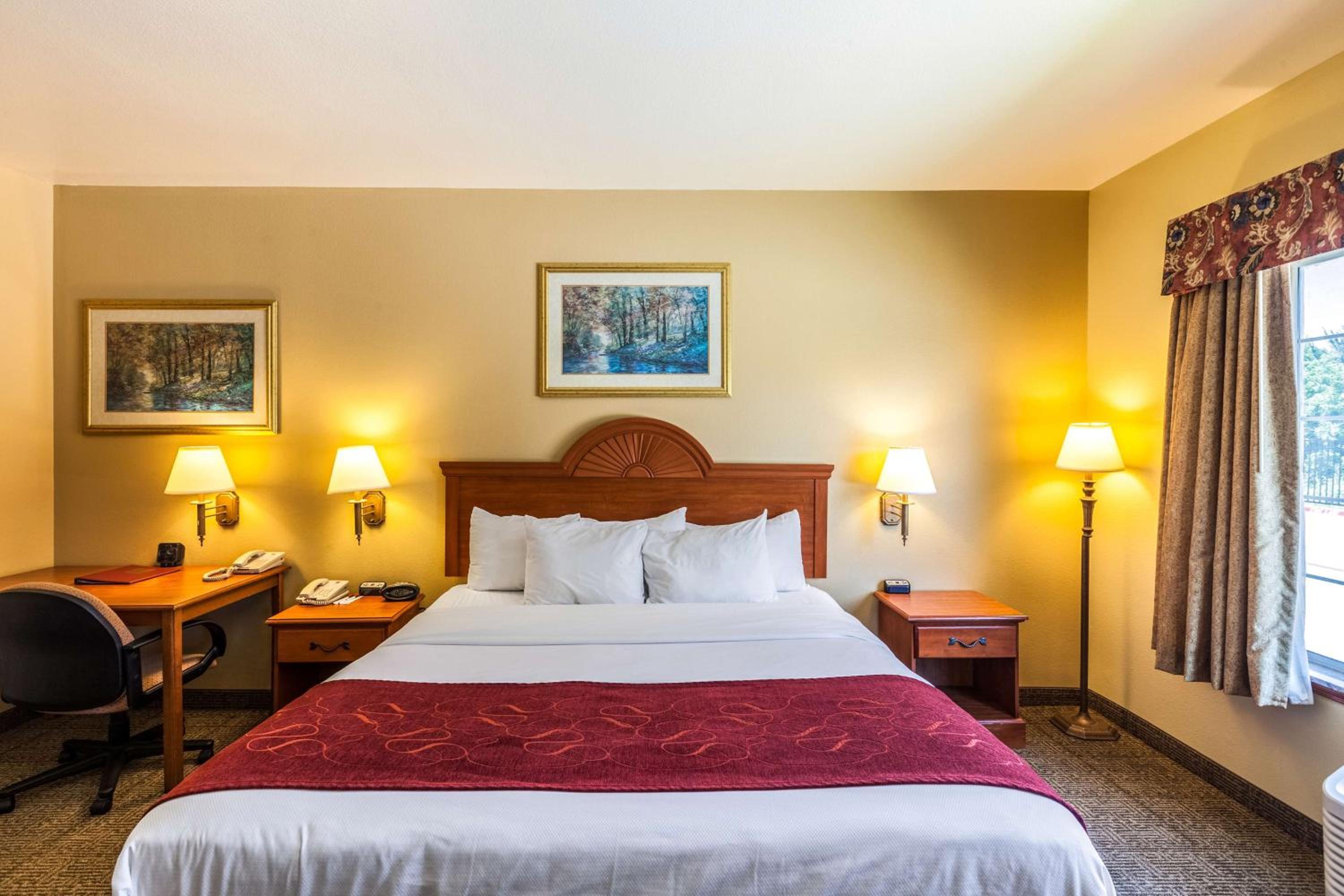 King Room - Non-Smoking - Photo 1