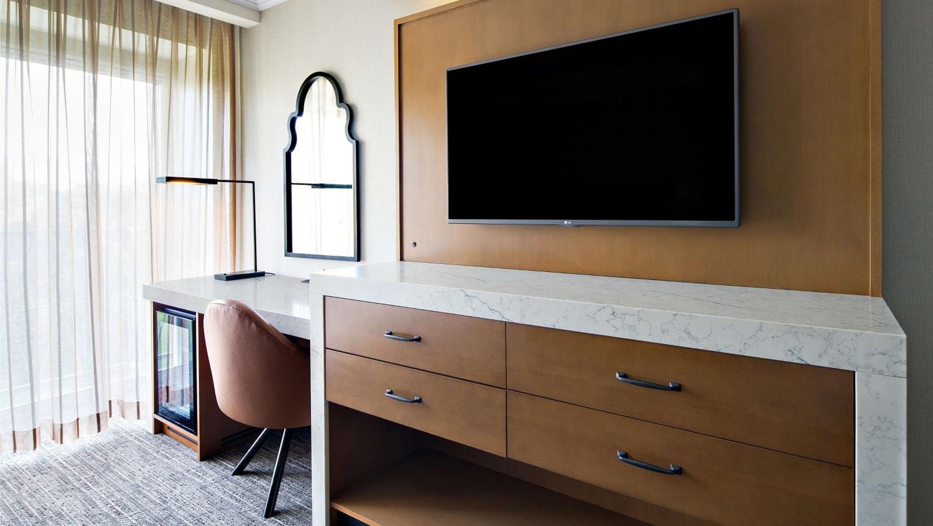 Suite - Photo 1