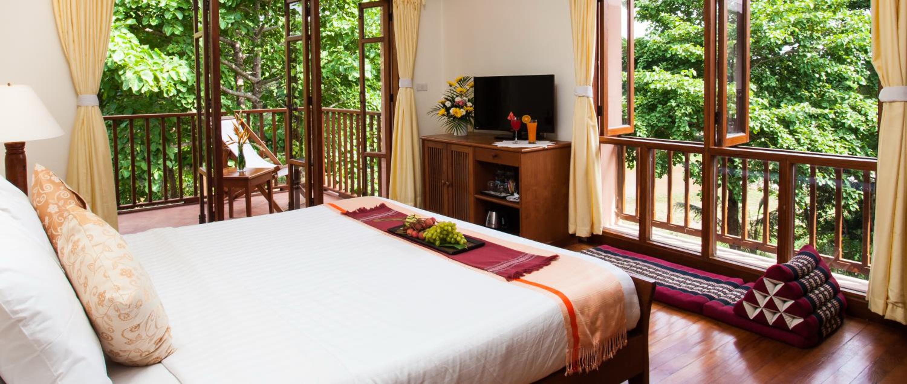 Deluxe Double Room with Balcony - Photo 8