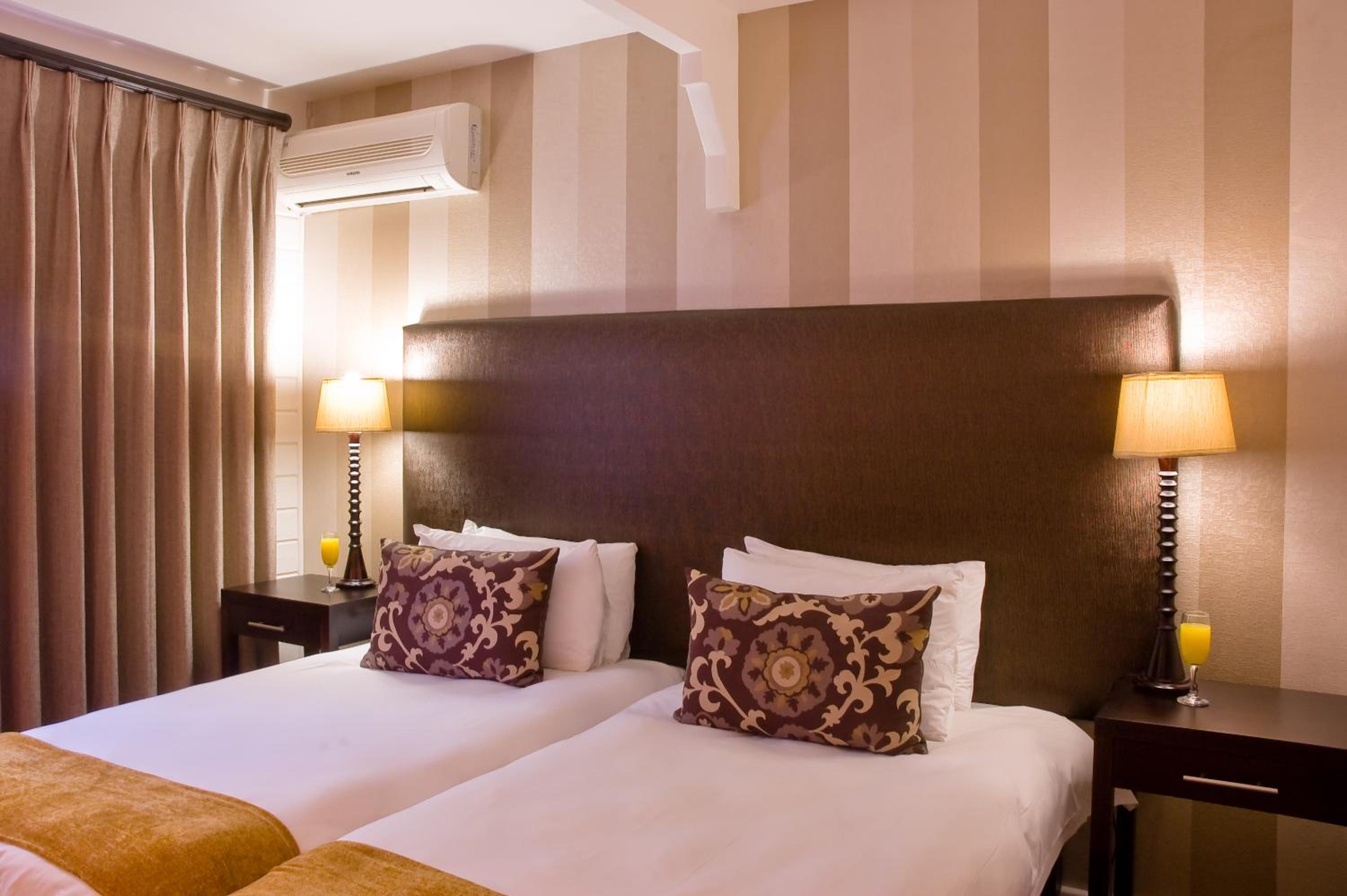 Standard Twin Room with Sea View - Photo 3
