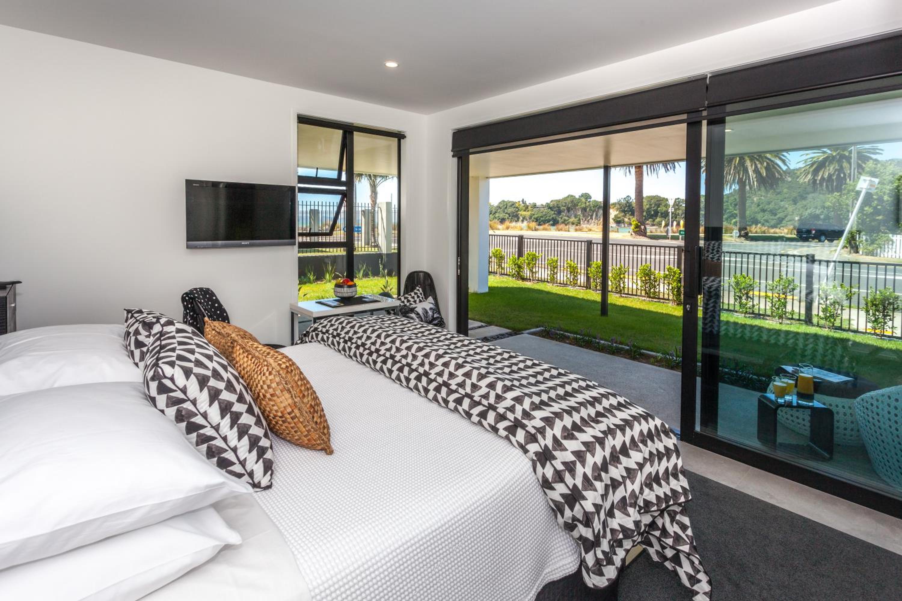 King Room with Sea View - Photo 11