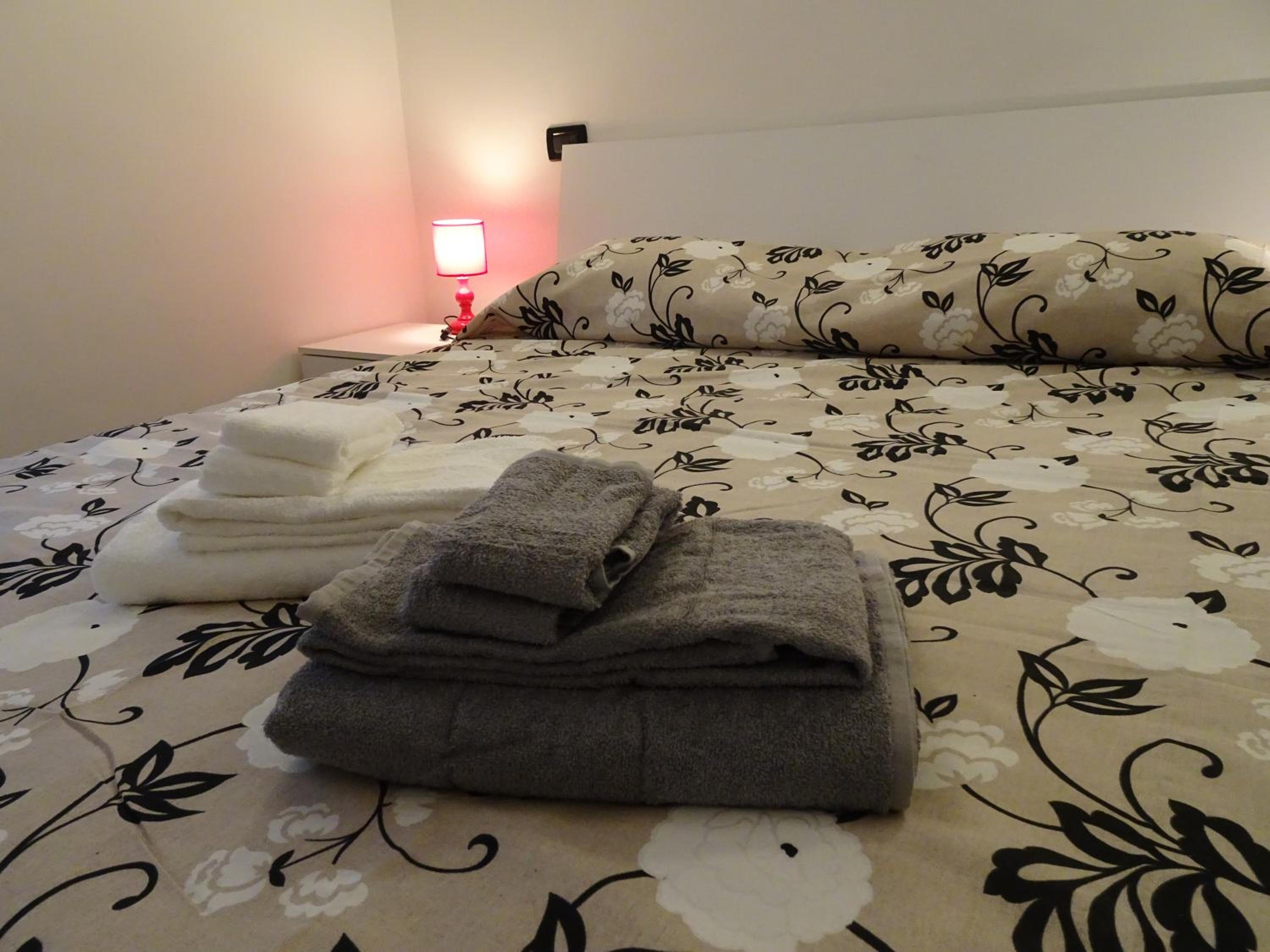 Two-Bedroom Apartment - Photo 25