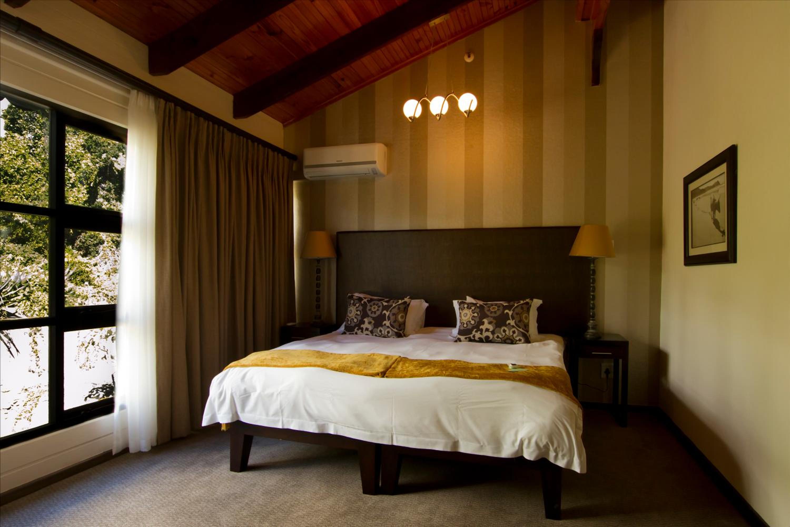 Standard Twin Room Non-Sea facing - Photo 1