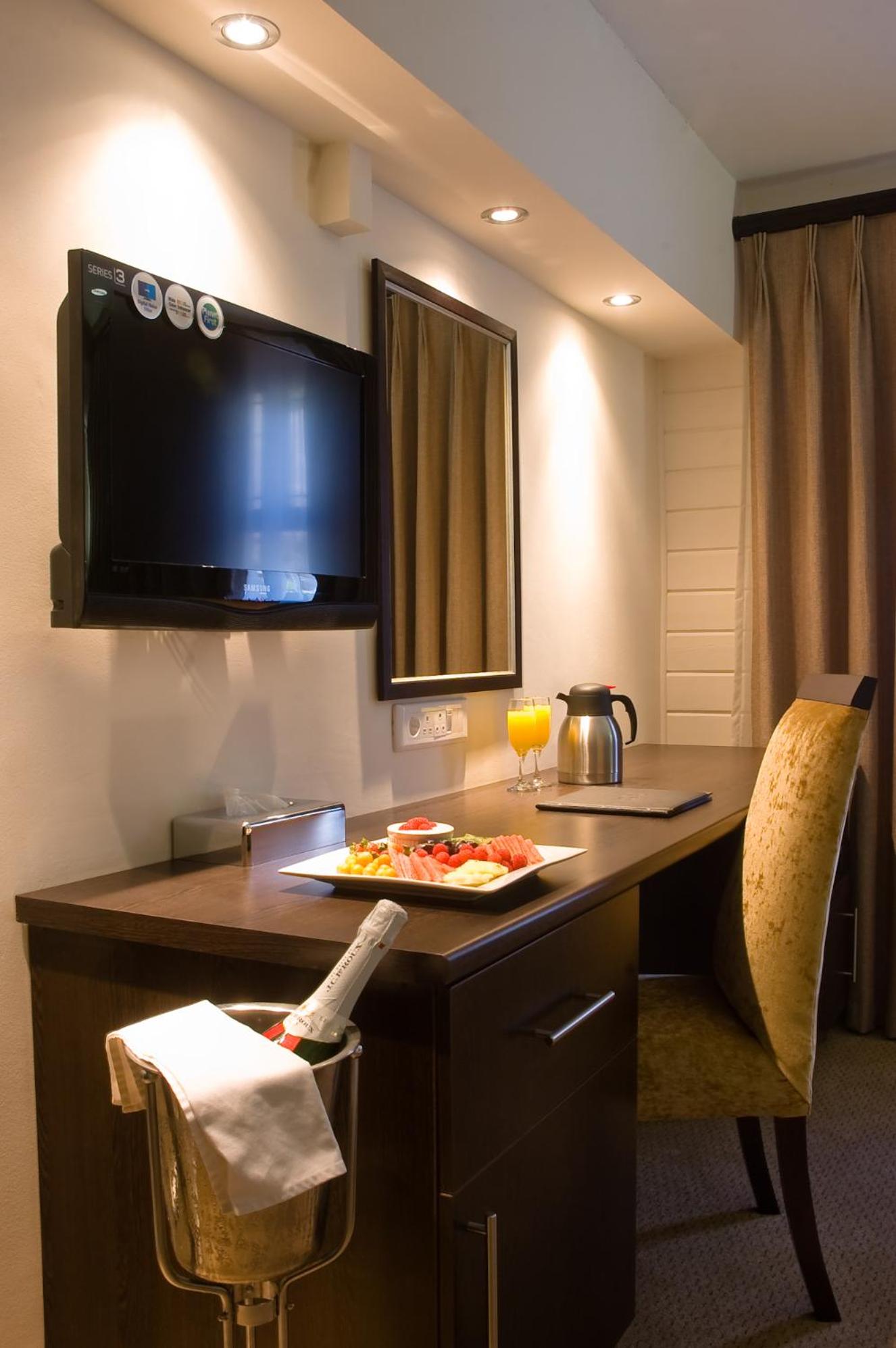 Standard Twin Room Non-Sea facing - Photo 4