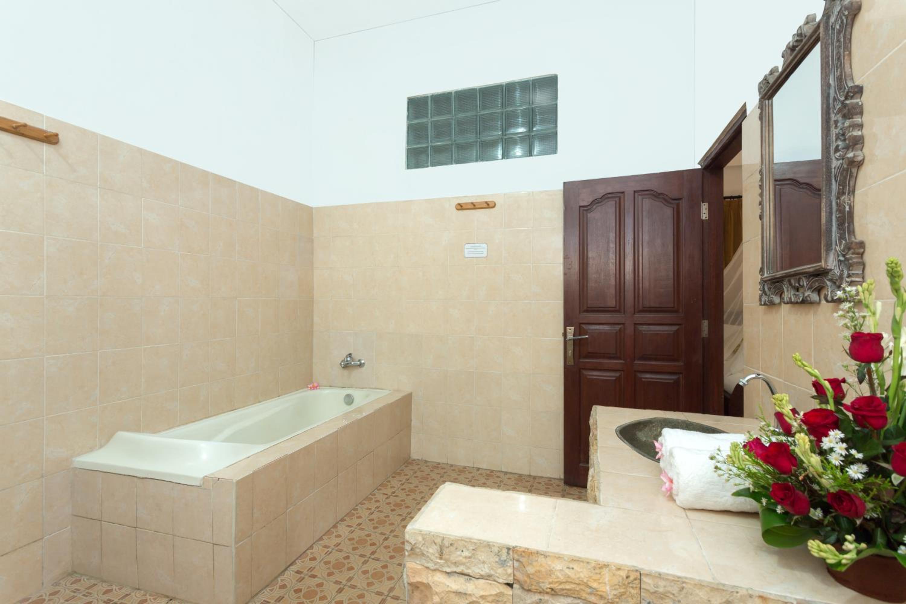 Deluxe Quadruple Room - Photo 13