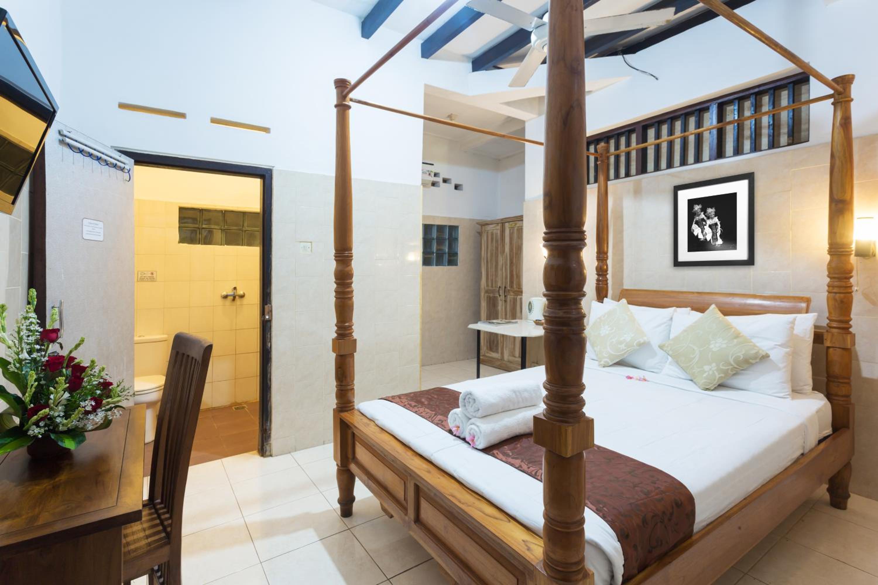 Standard Double Room - Photo 9