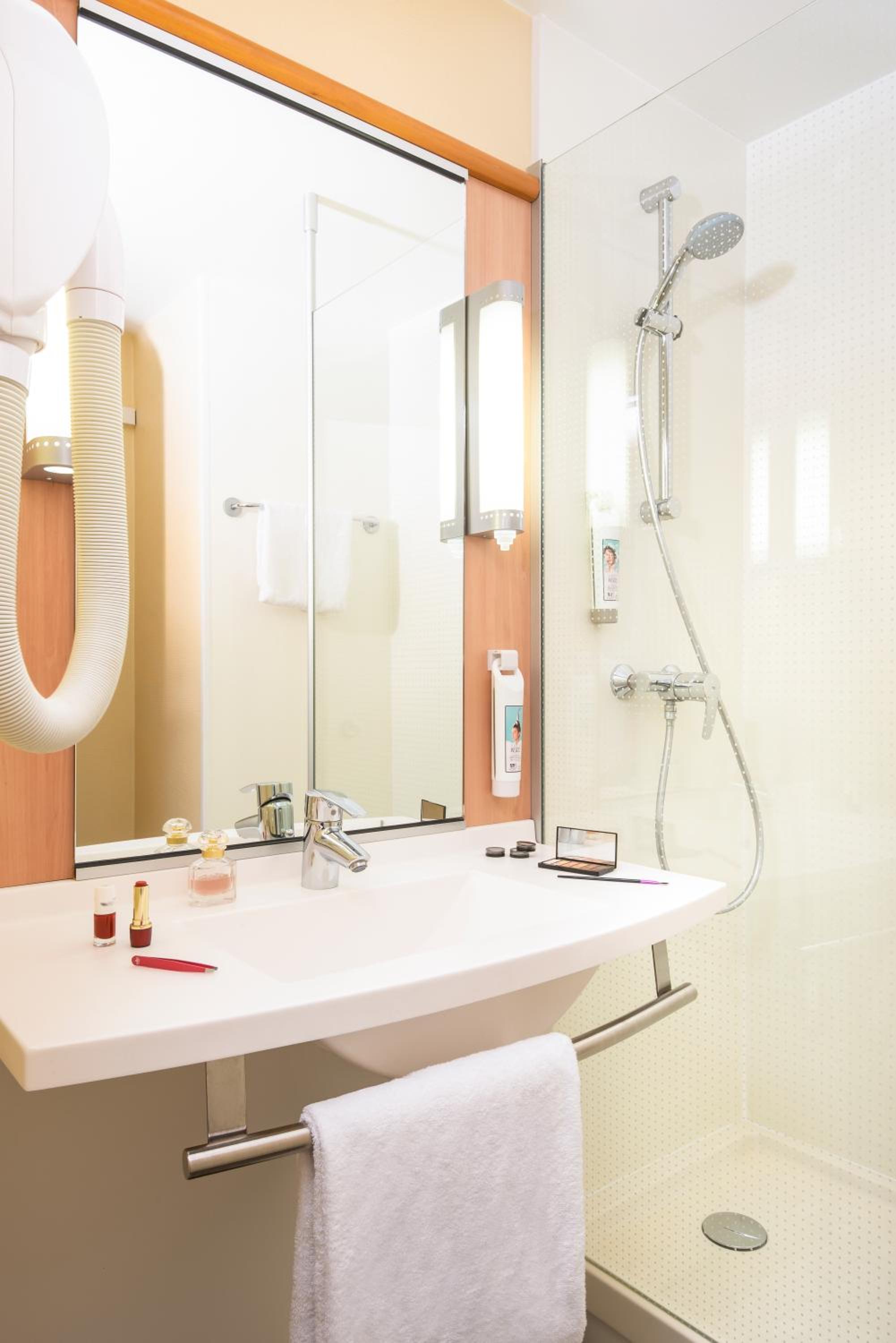 Double Room - Photo 11