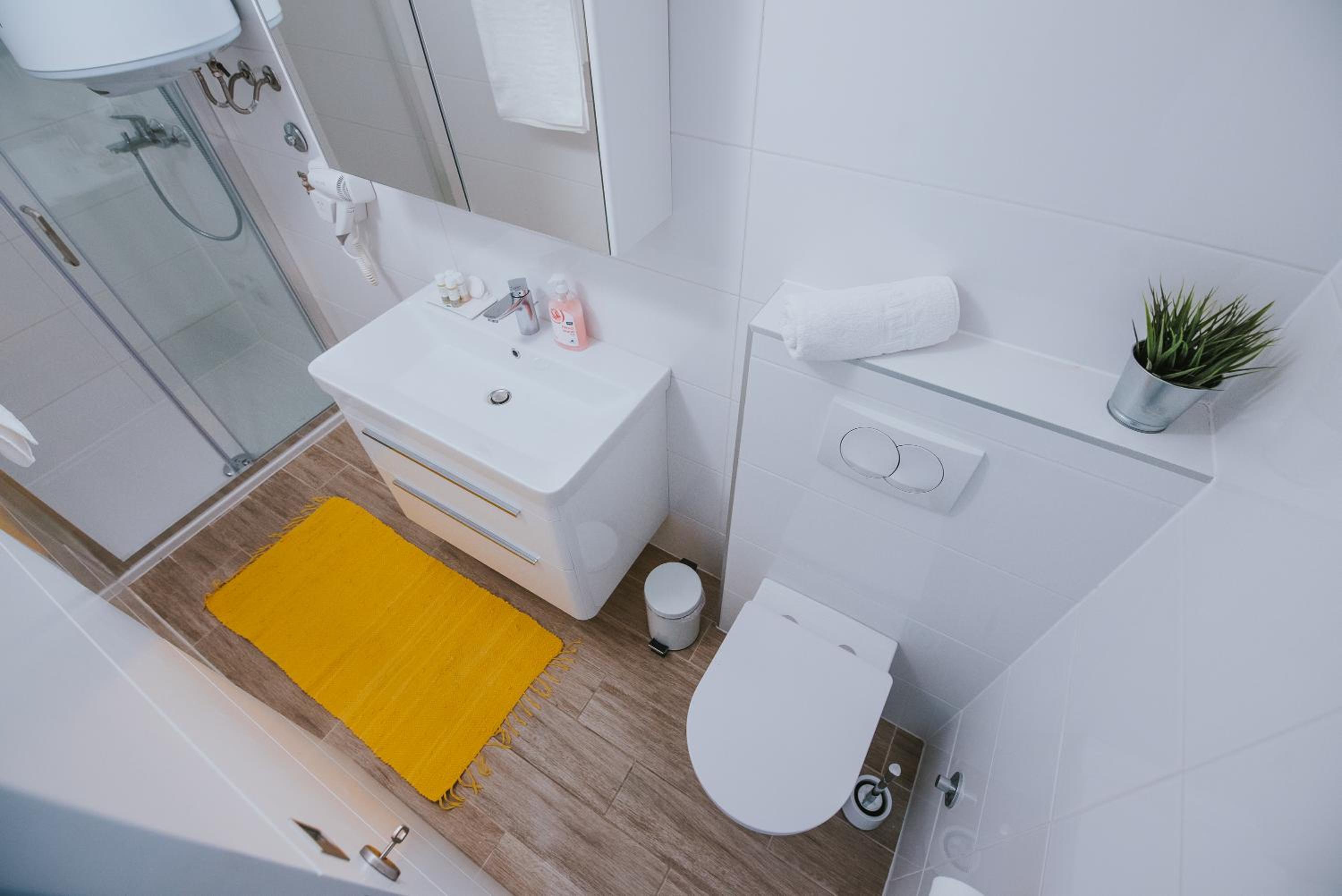 One-Bedroom Apartment - Photo 3