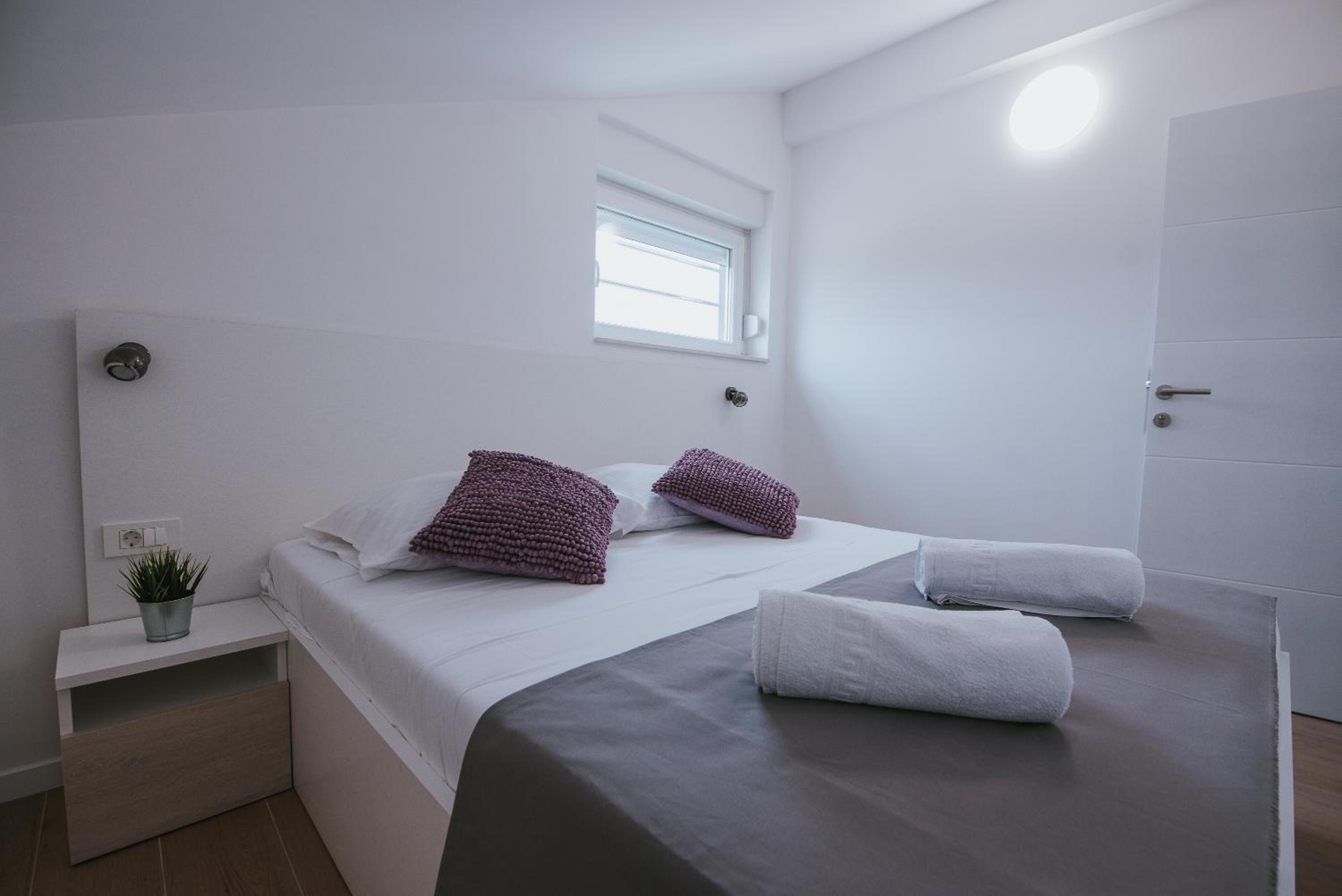 One-Bedroom Apartment - Photo 12