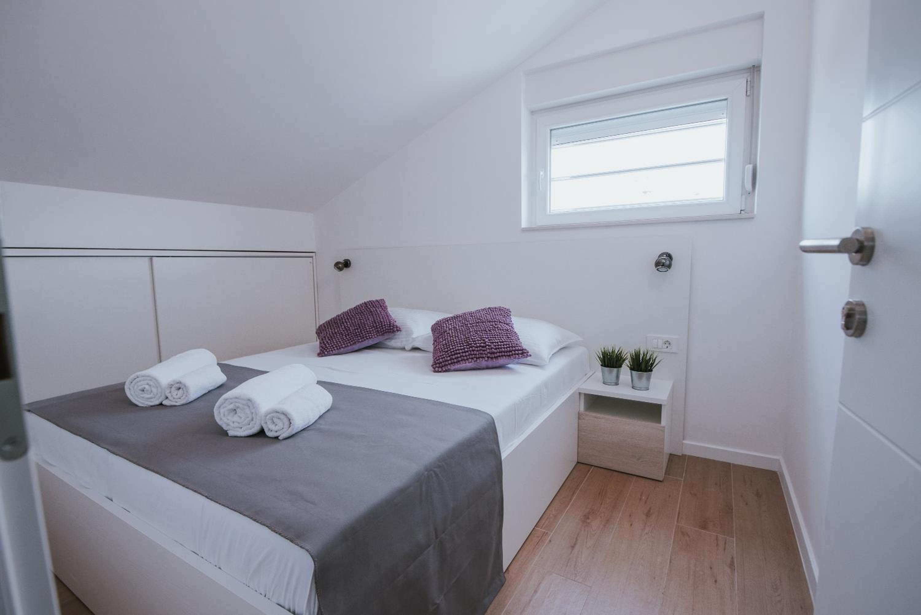 One-Bedroom Apartment - Photo 14