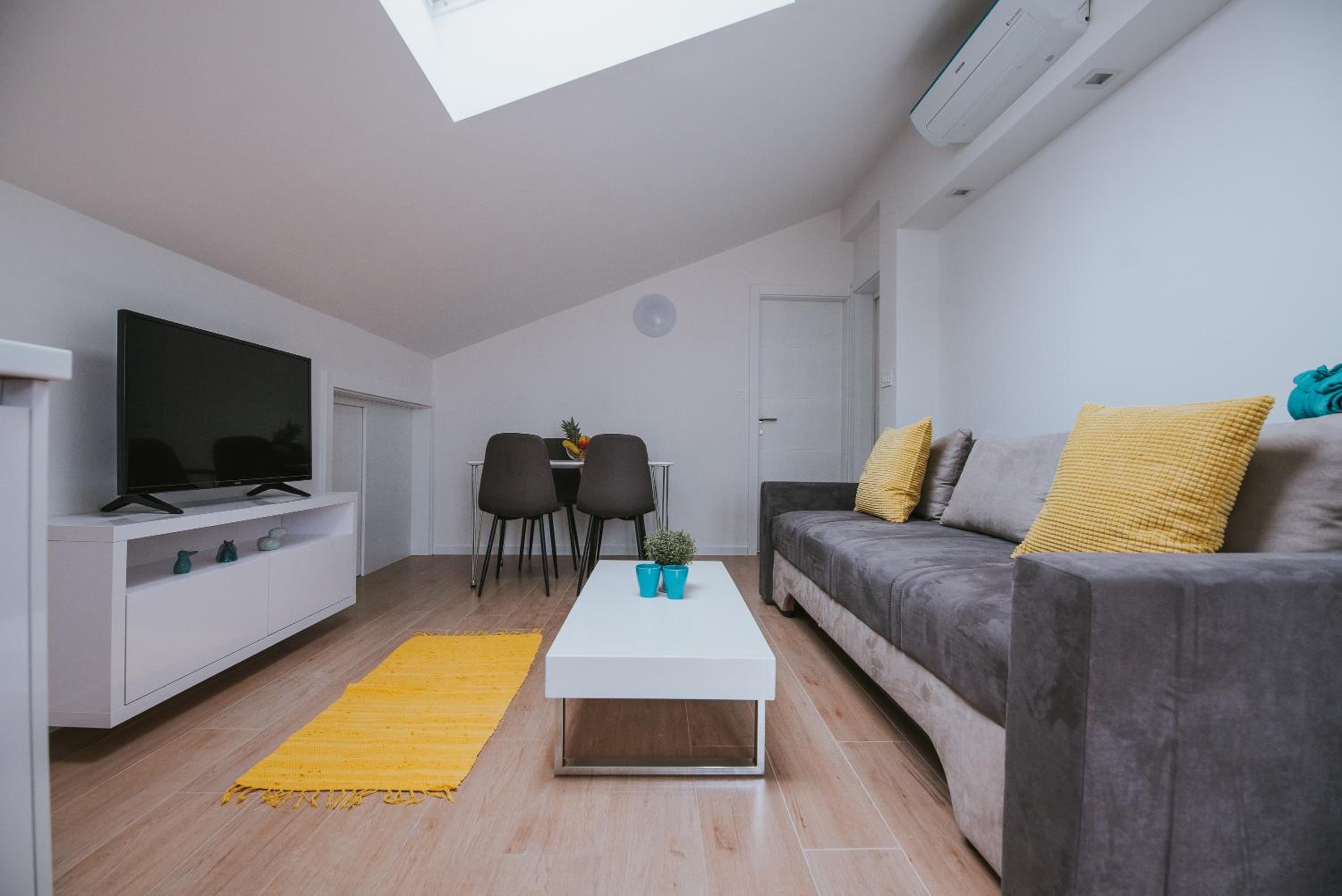 One-Bedroom Apartment - Photo 5
