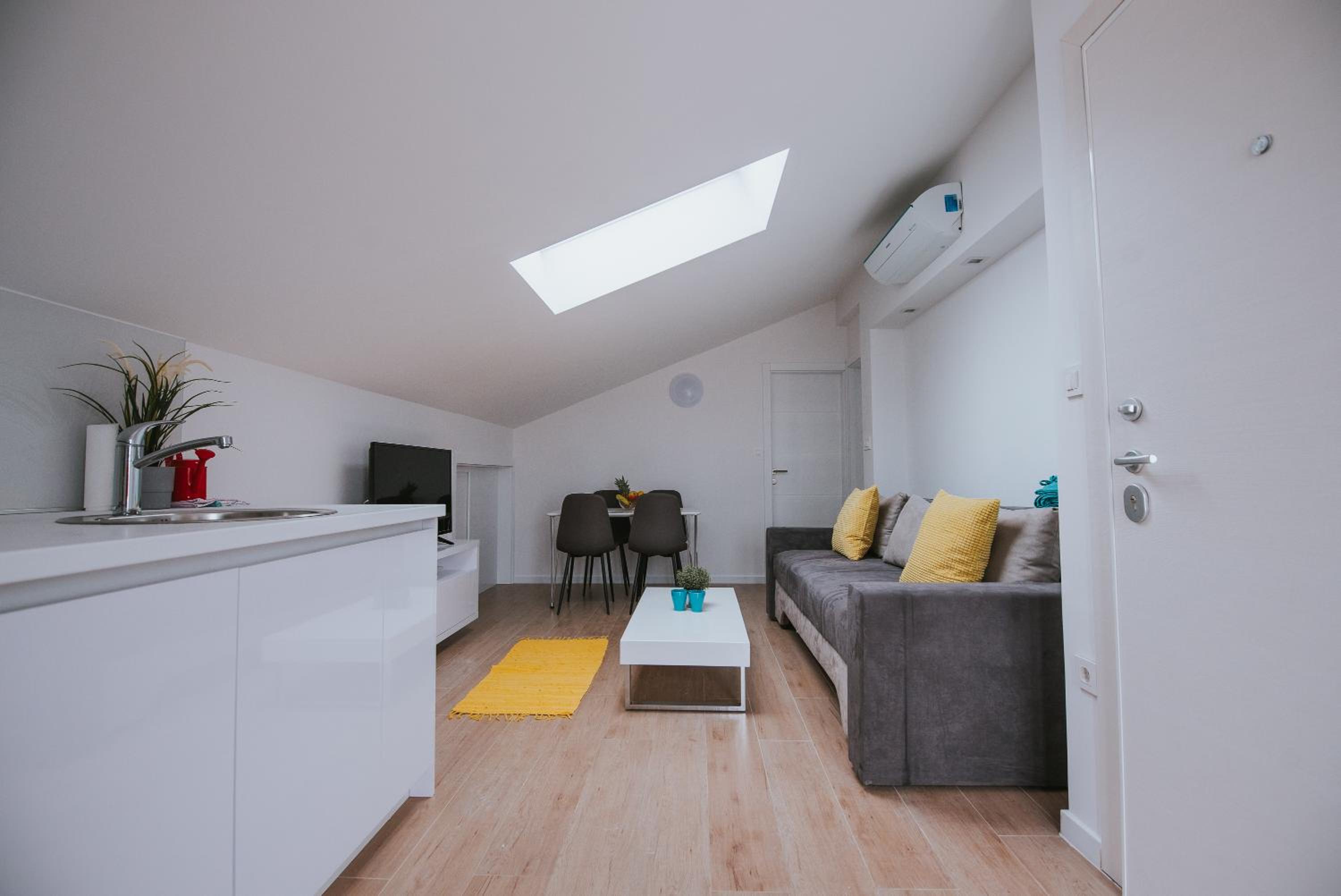 One-Bedroom Apartment - Photo 6