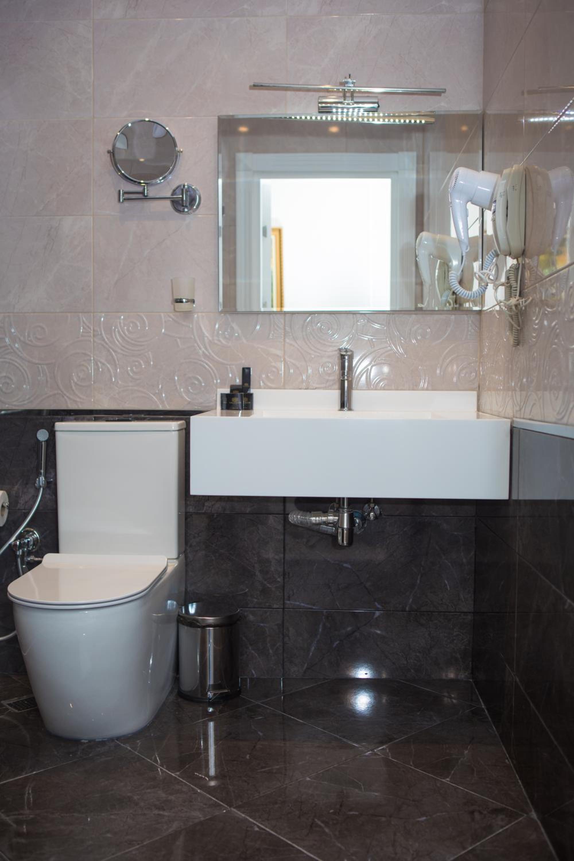 מלון תיאטרום באקו — Standard Economy King Room without Window