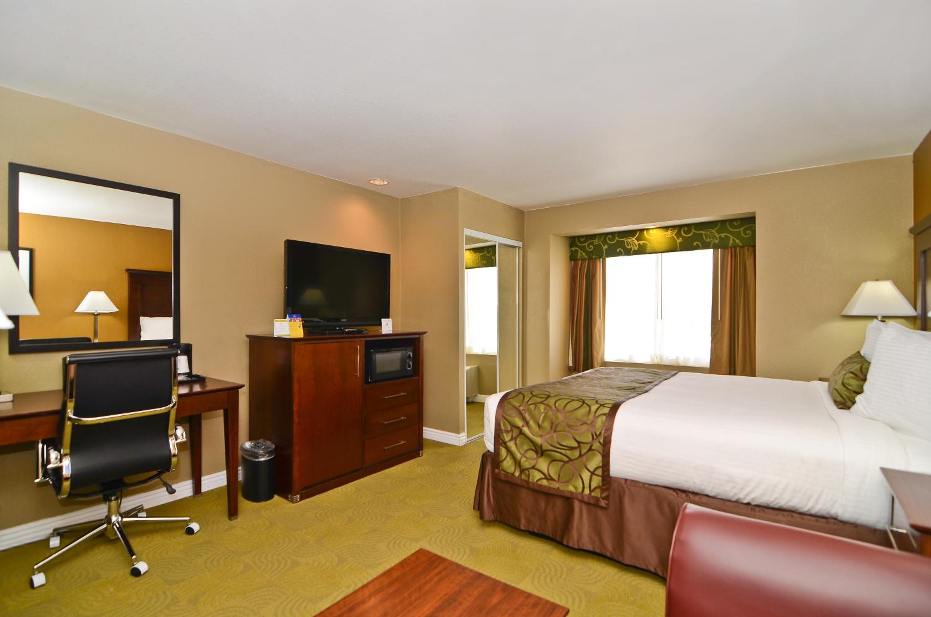 King Room with Sofa-Bed - Non-Smoking