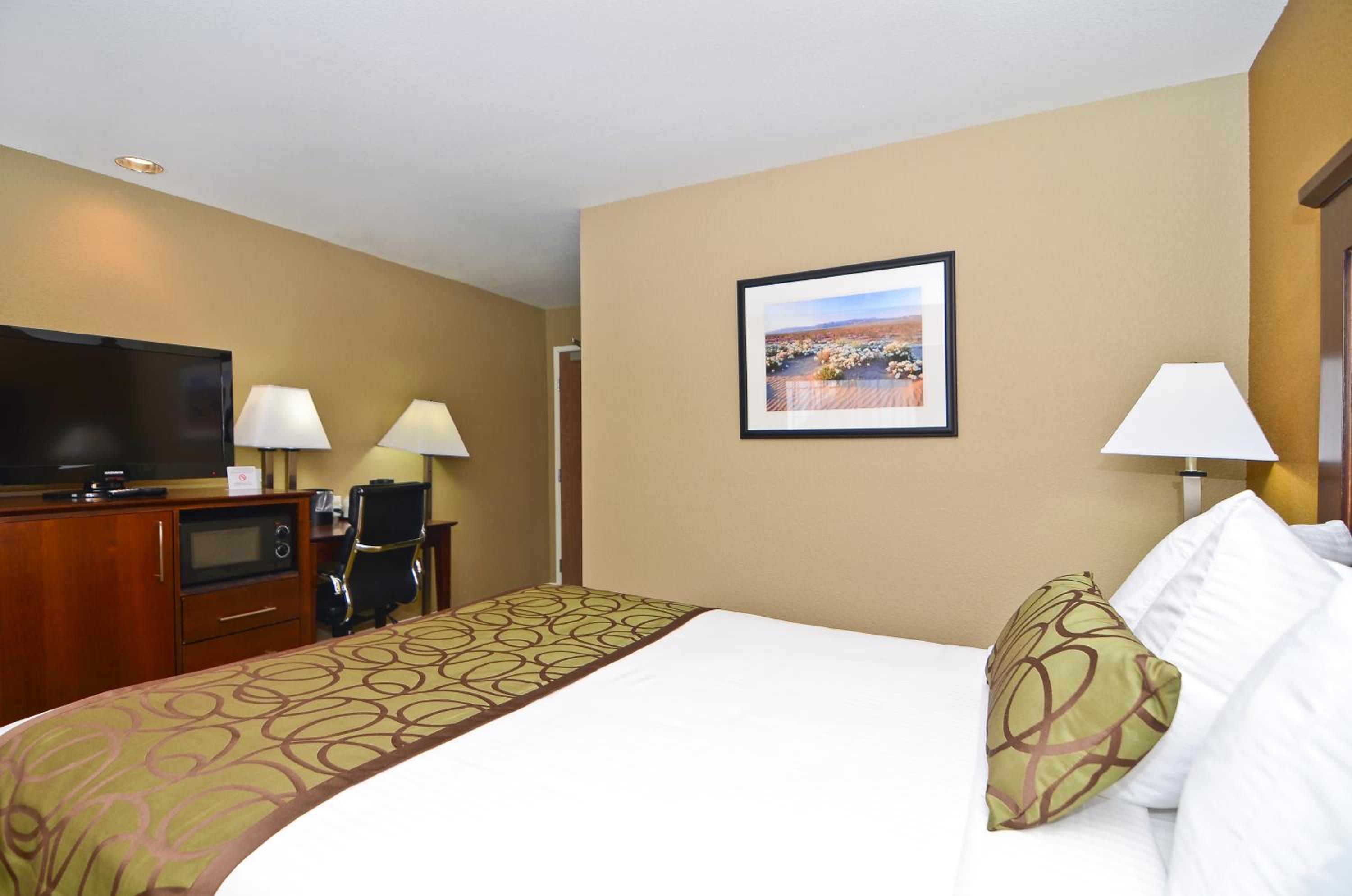 Two-Bedroom Queen Suite - Non-Smoking photo 2
