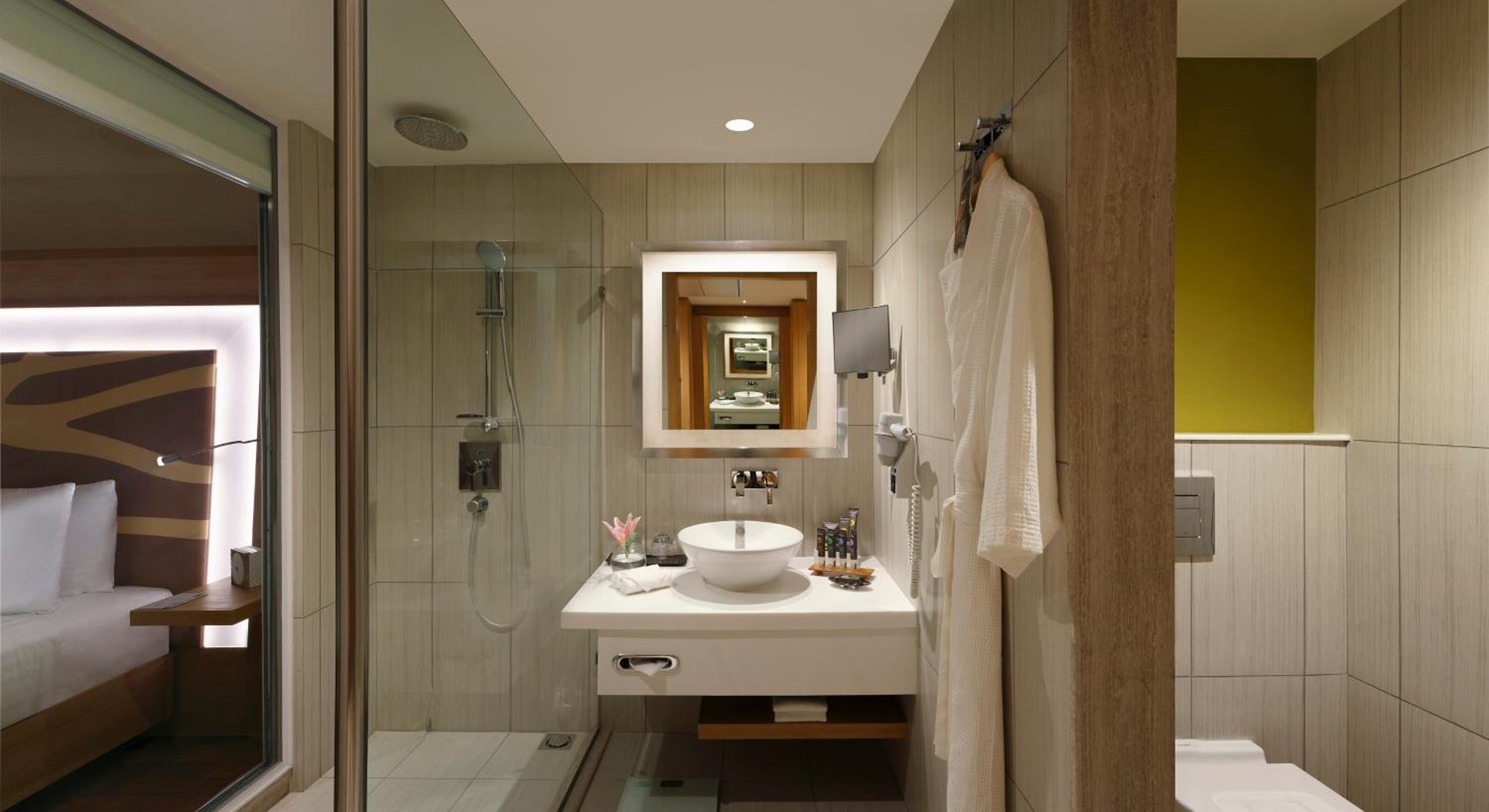Superior Room - King Bed - 25% off on Food & Soft Beverages at Coffee Shop
