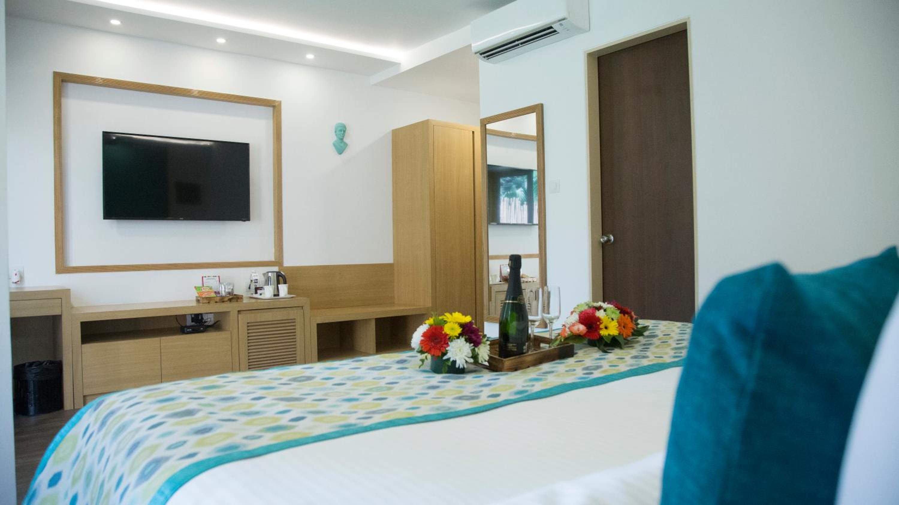 Courtyard View Room photo 3