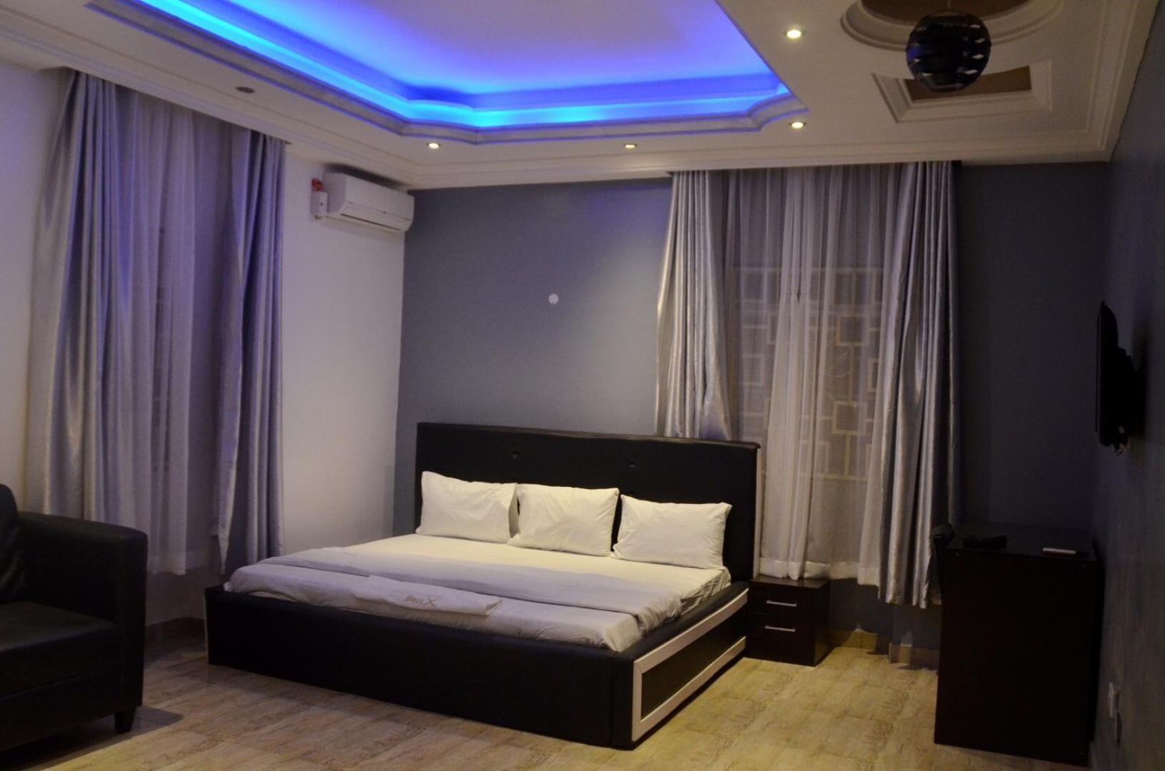 Deluxe King Room photo 1