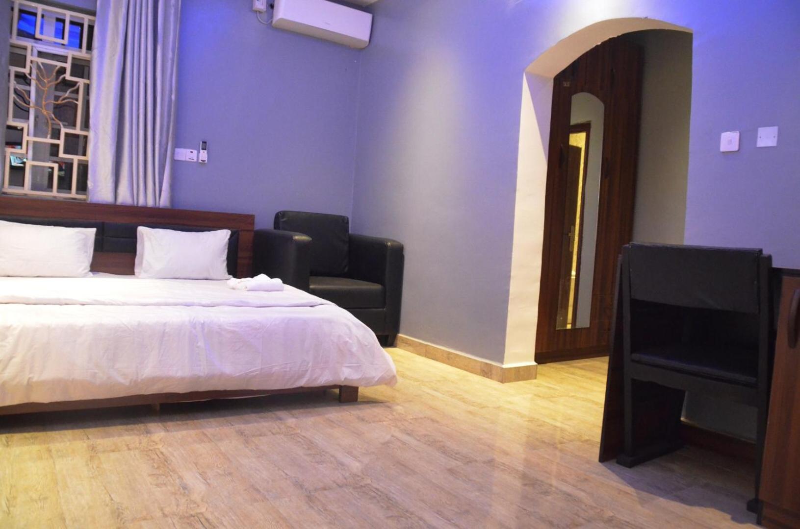 Deluxe King Room photo 3