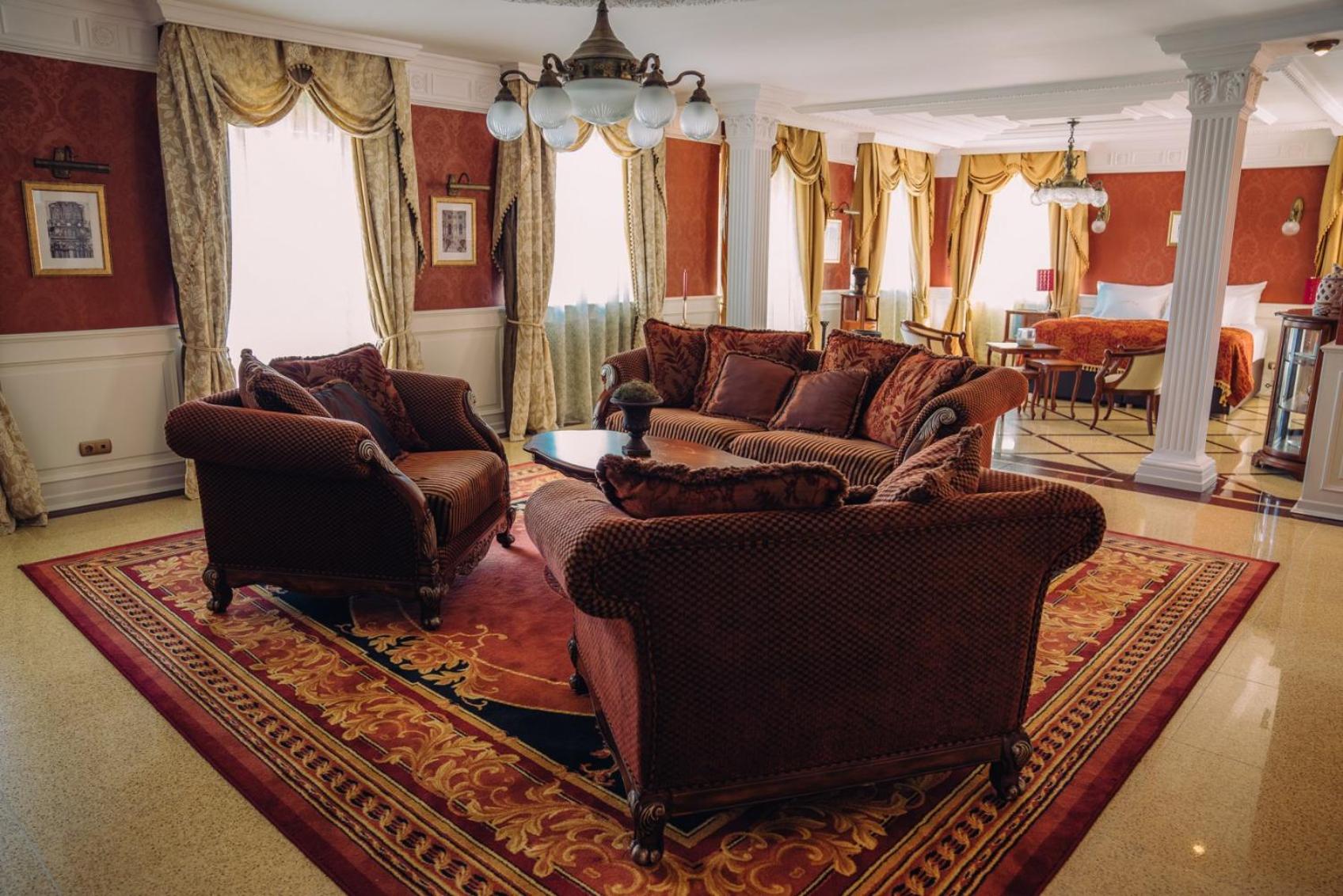 Queen Suite - Photo 1