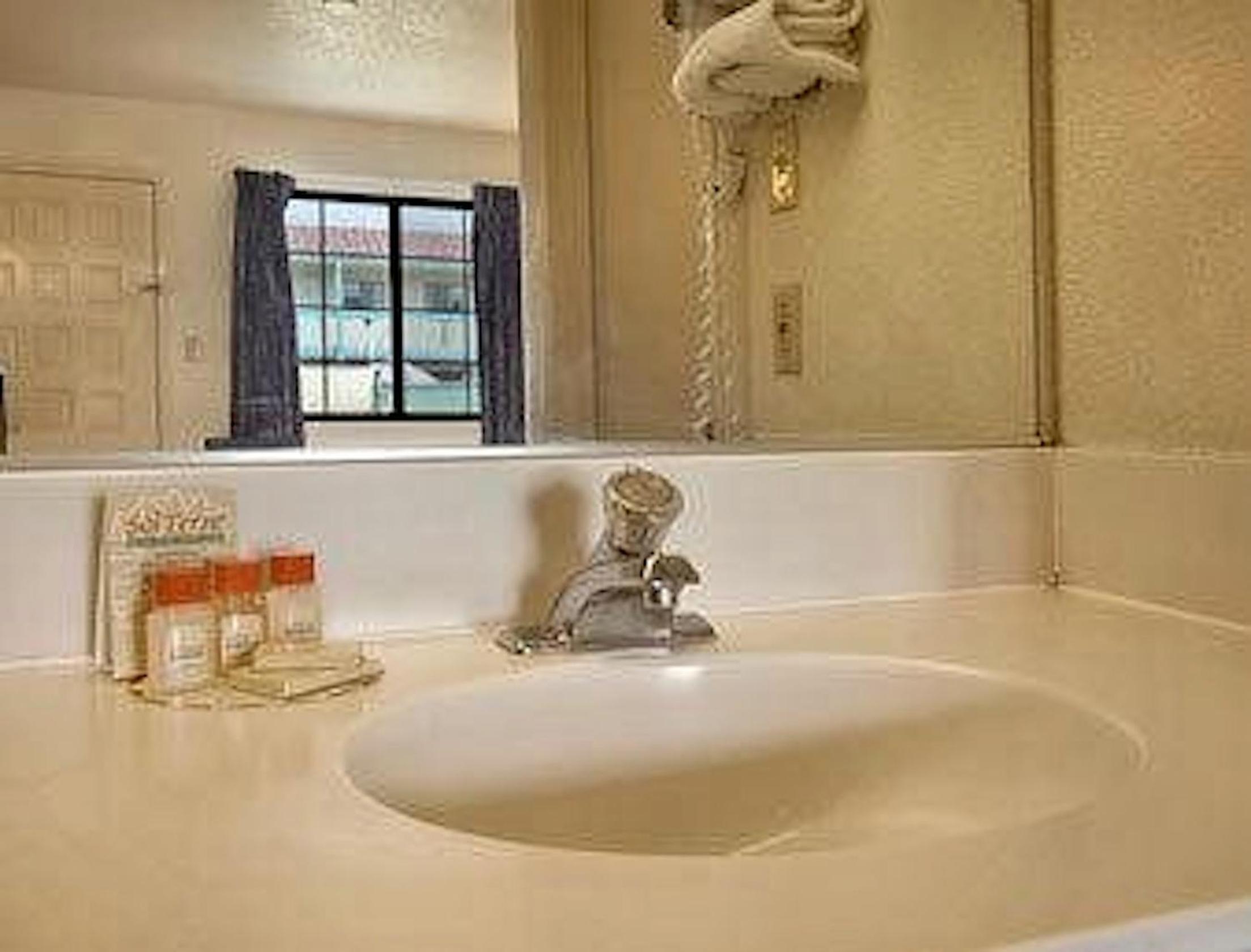 Studio Suite with 2 Queen Beds, Non-Smoking - Photo 4