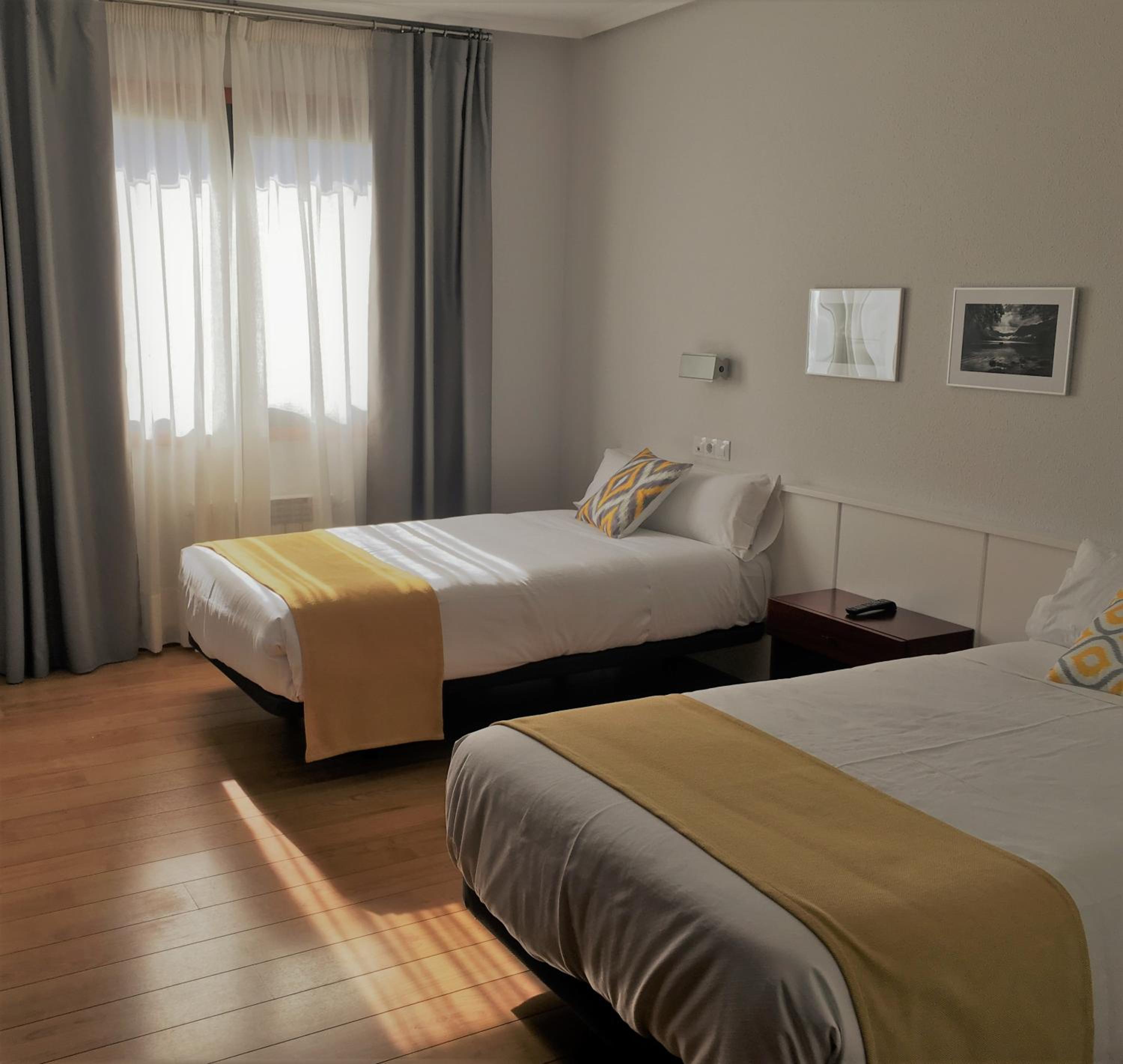 Twin Room - Photo 7