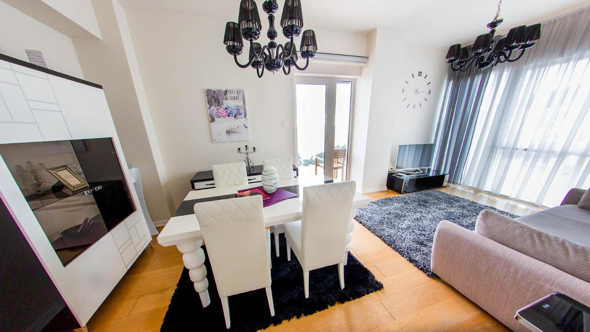 One-Bedroom Apartment with Sea View photo 3