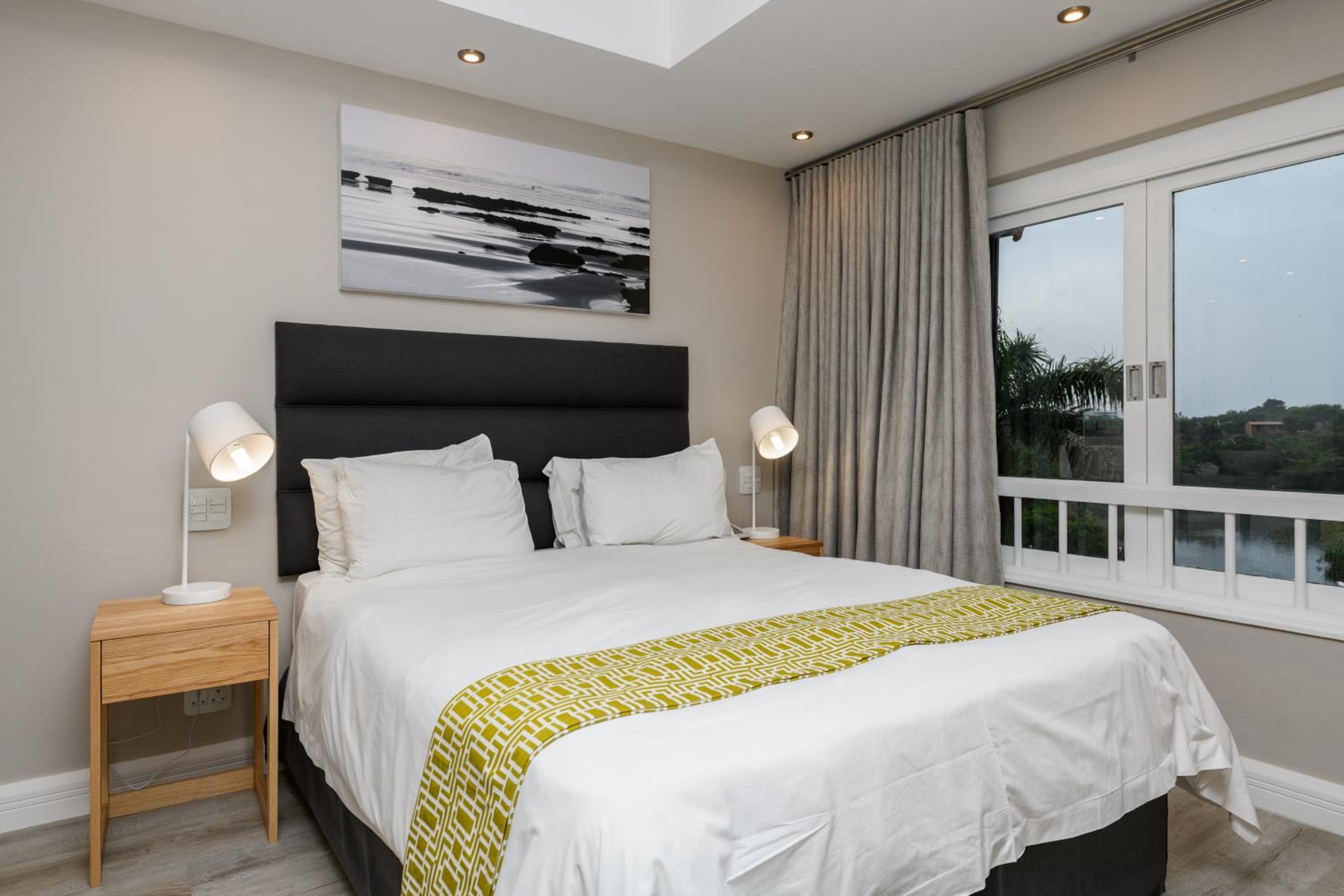 Deluxe Room - Photo 5