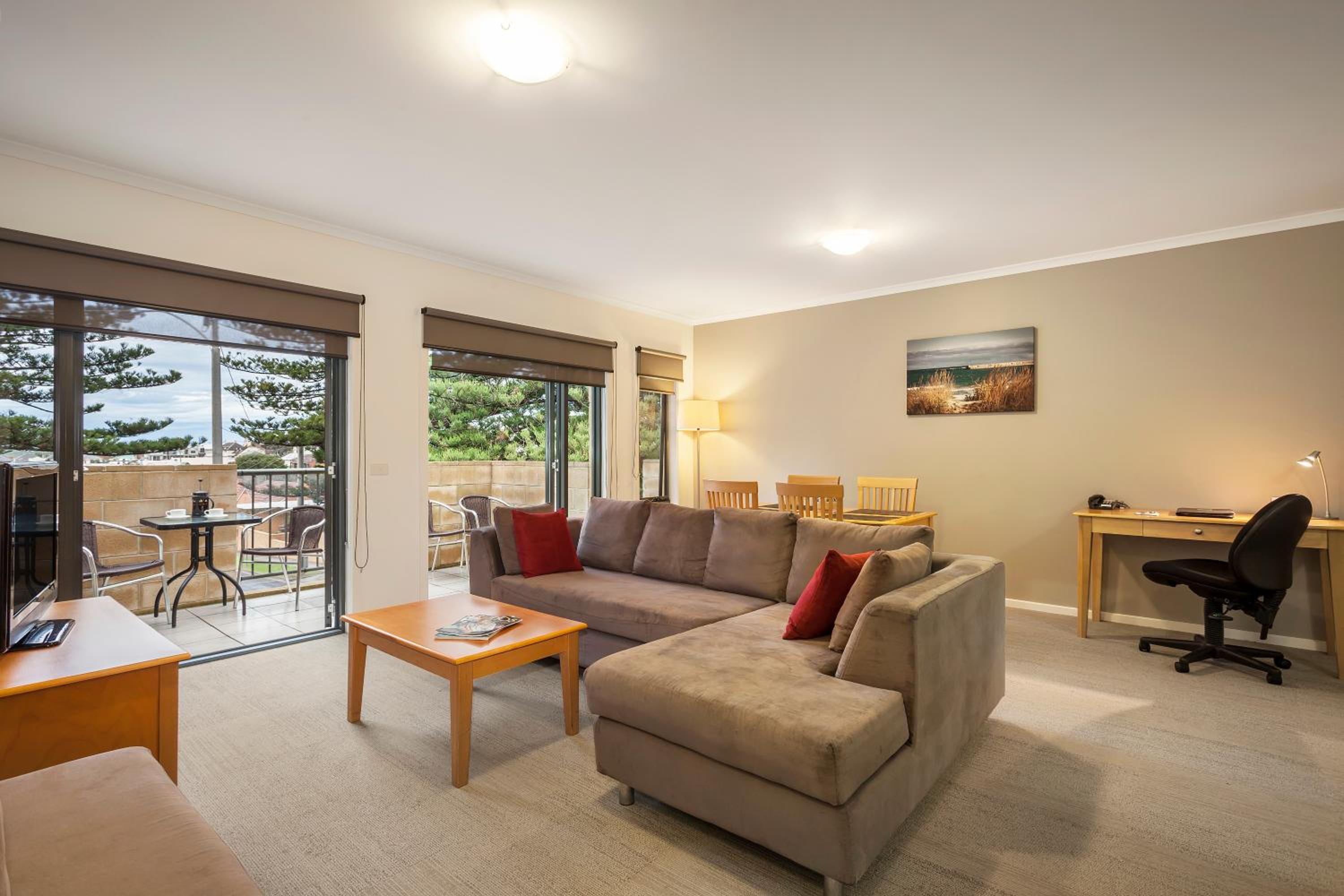 Executive Two-Bedroom Apartment - Photo 2
