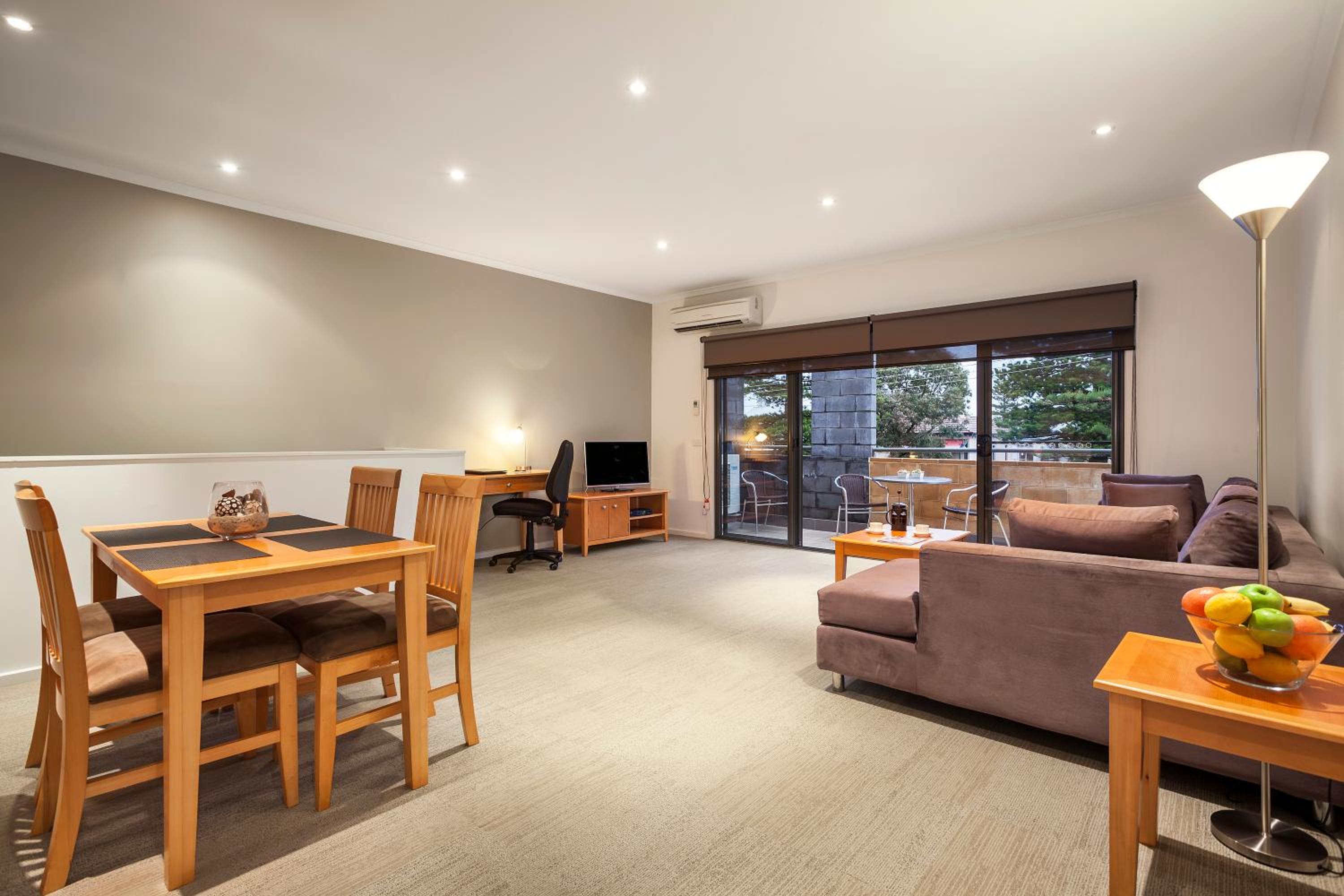 Executive Three-Bedroom Apartment - Photo 2