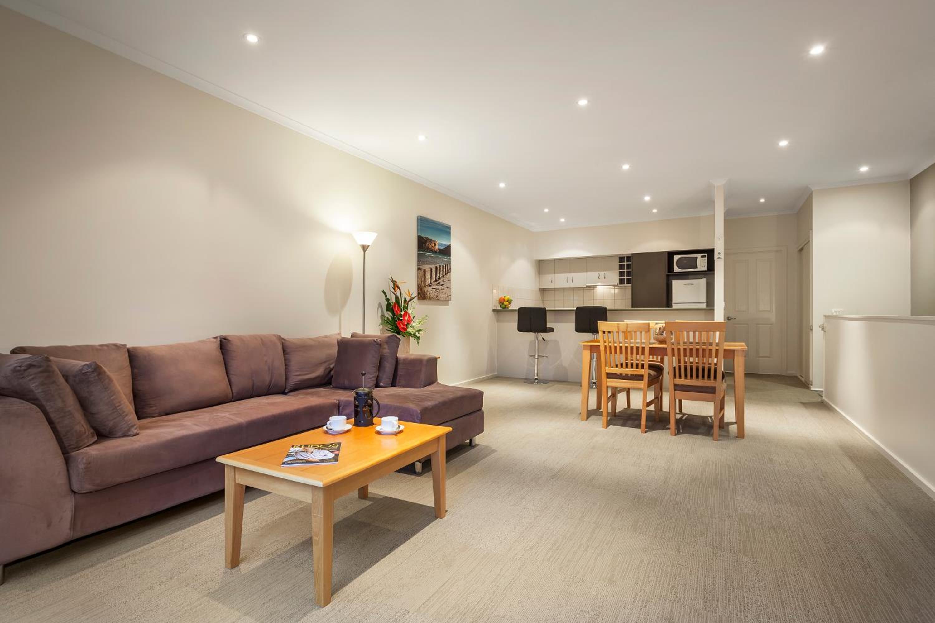 Executive Three-Bedroom Apartment - Photo 7