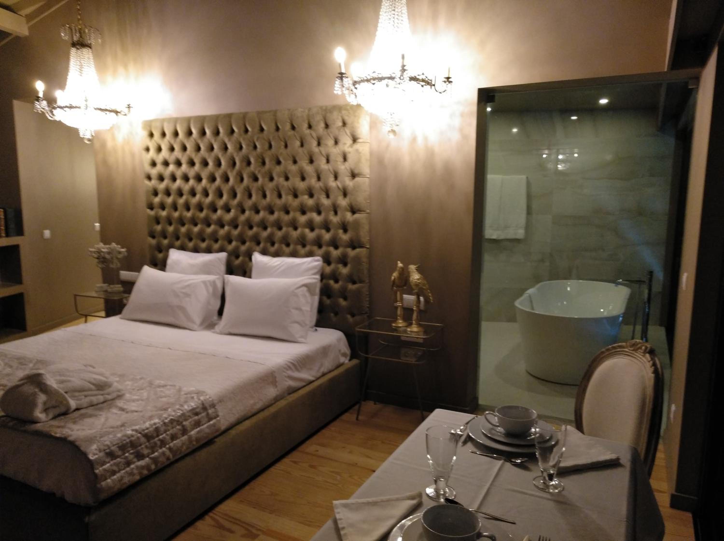Deluxe Suite (Check-in 5pm) - Photo 10