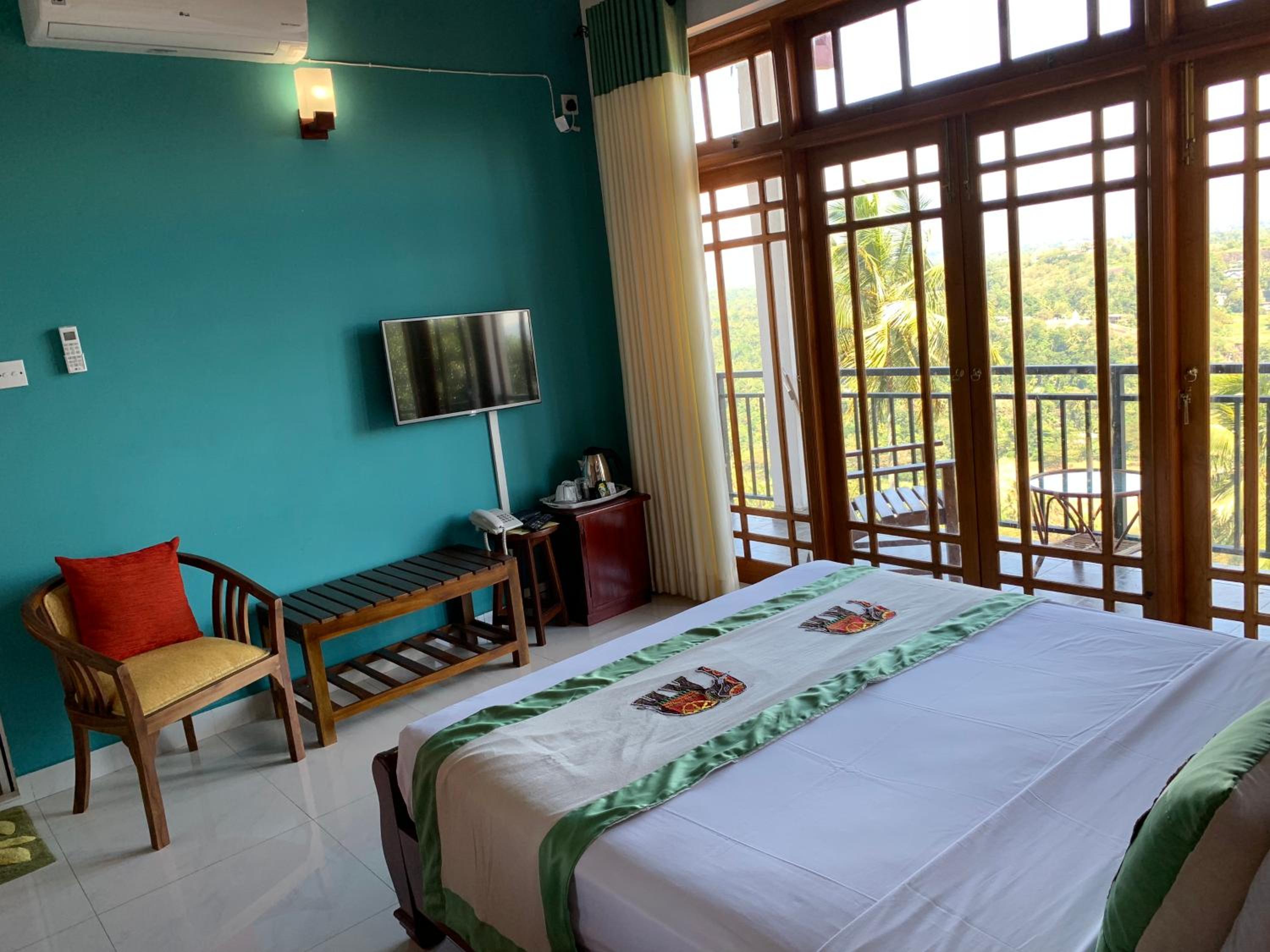 Deluxe Double Room with Balcony photo 3