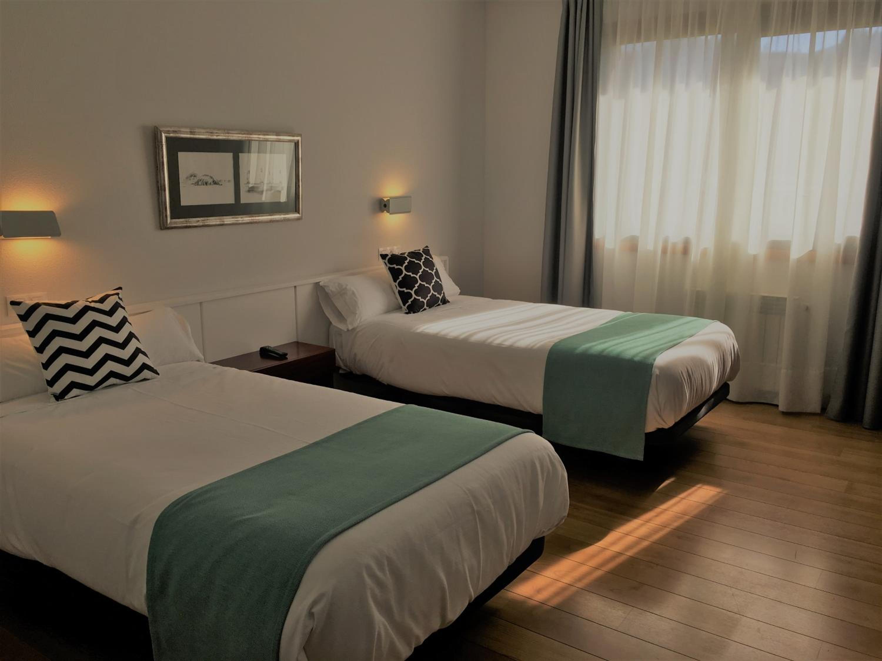 Twin Room - Photo 5