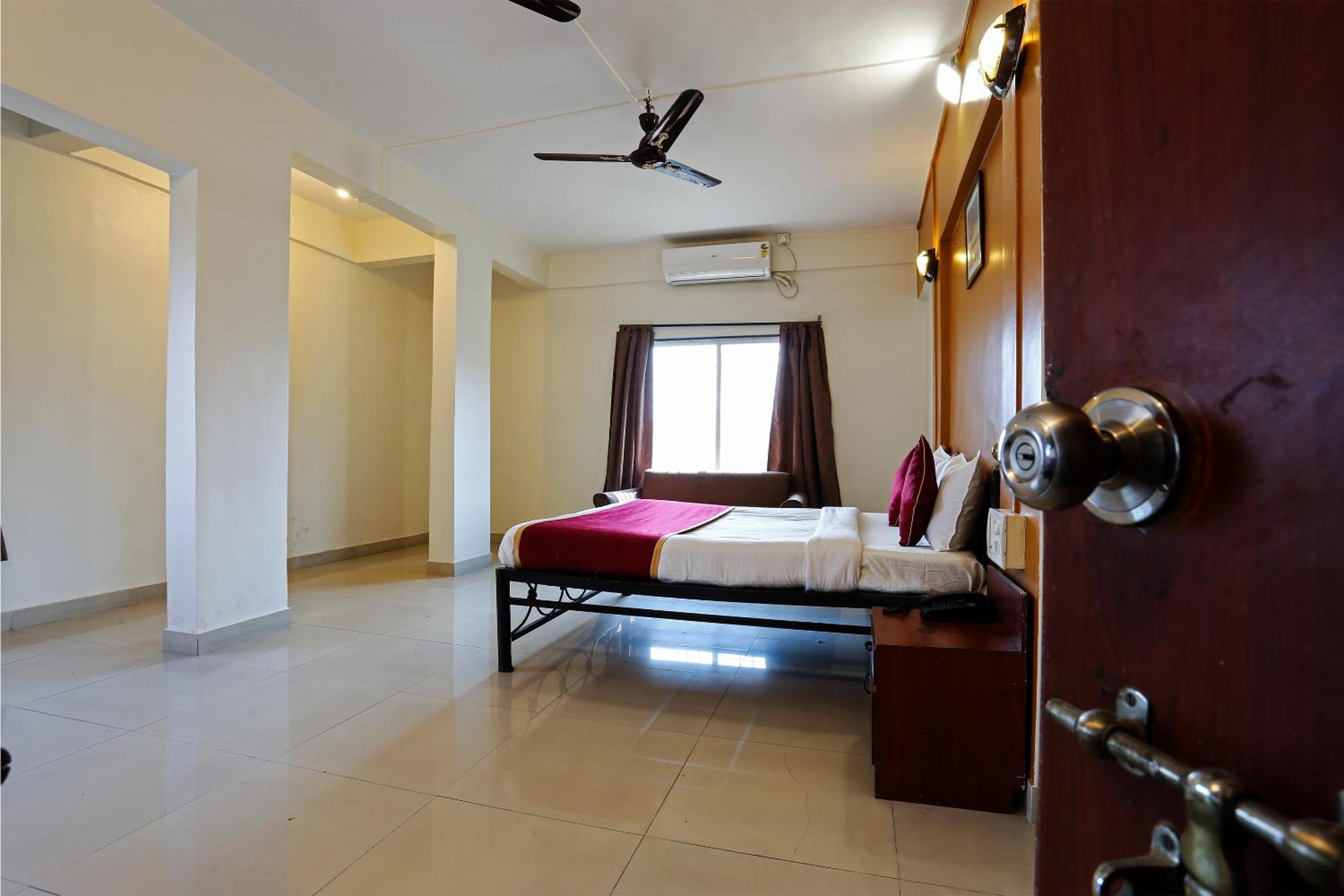 Deluxe Room - Photo 3