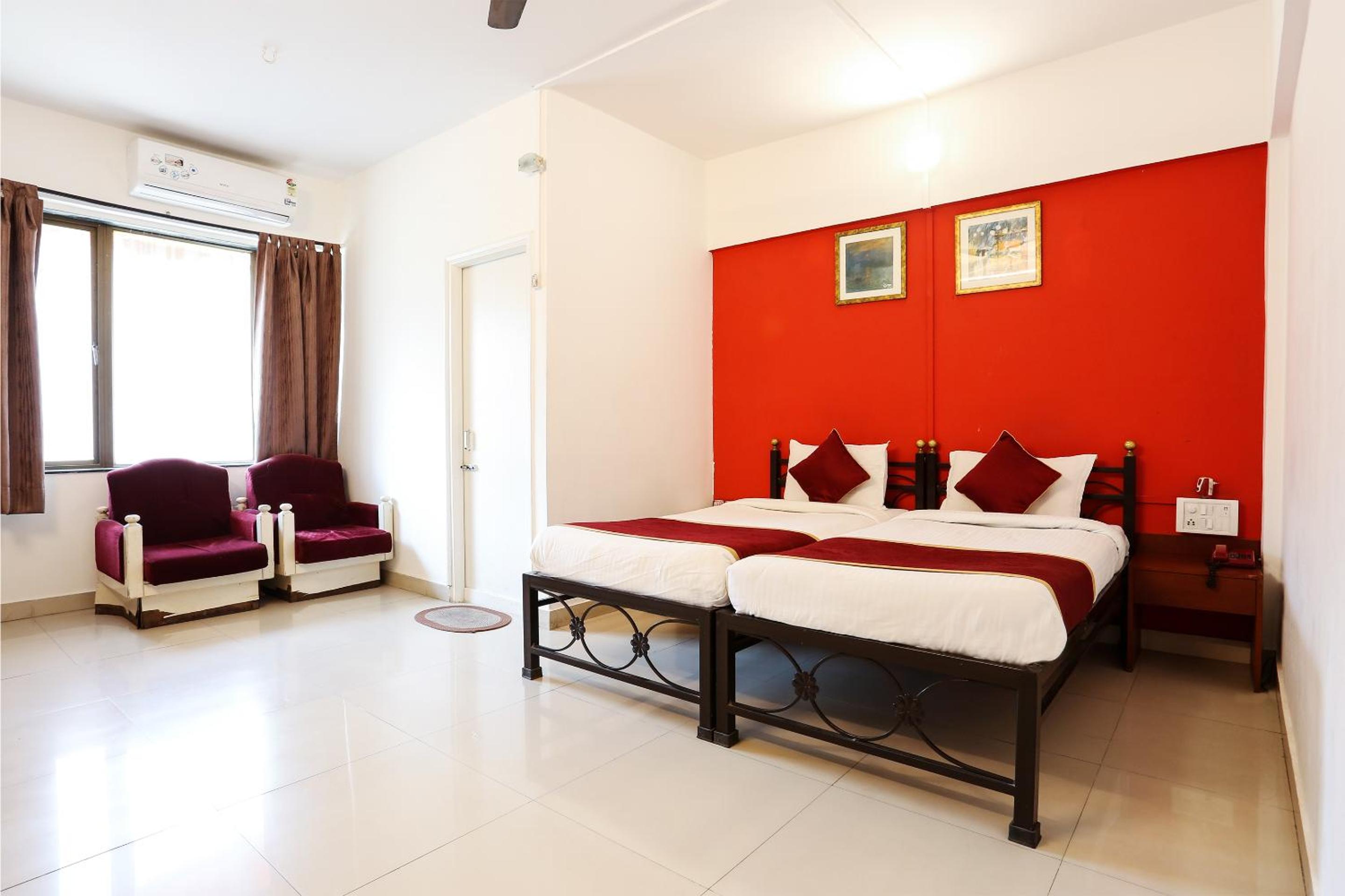 Deluxe Room - Photo 2