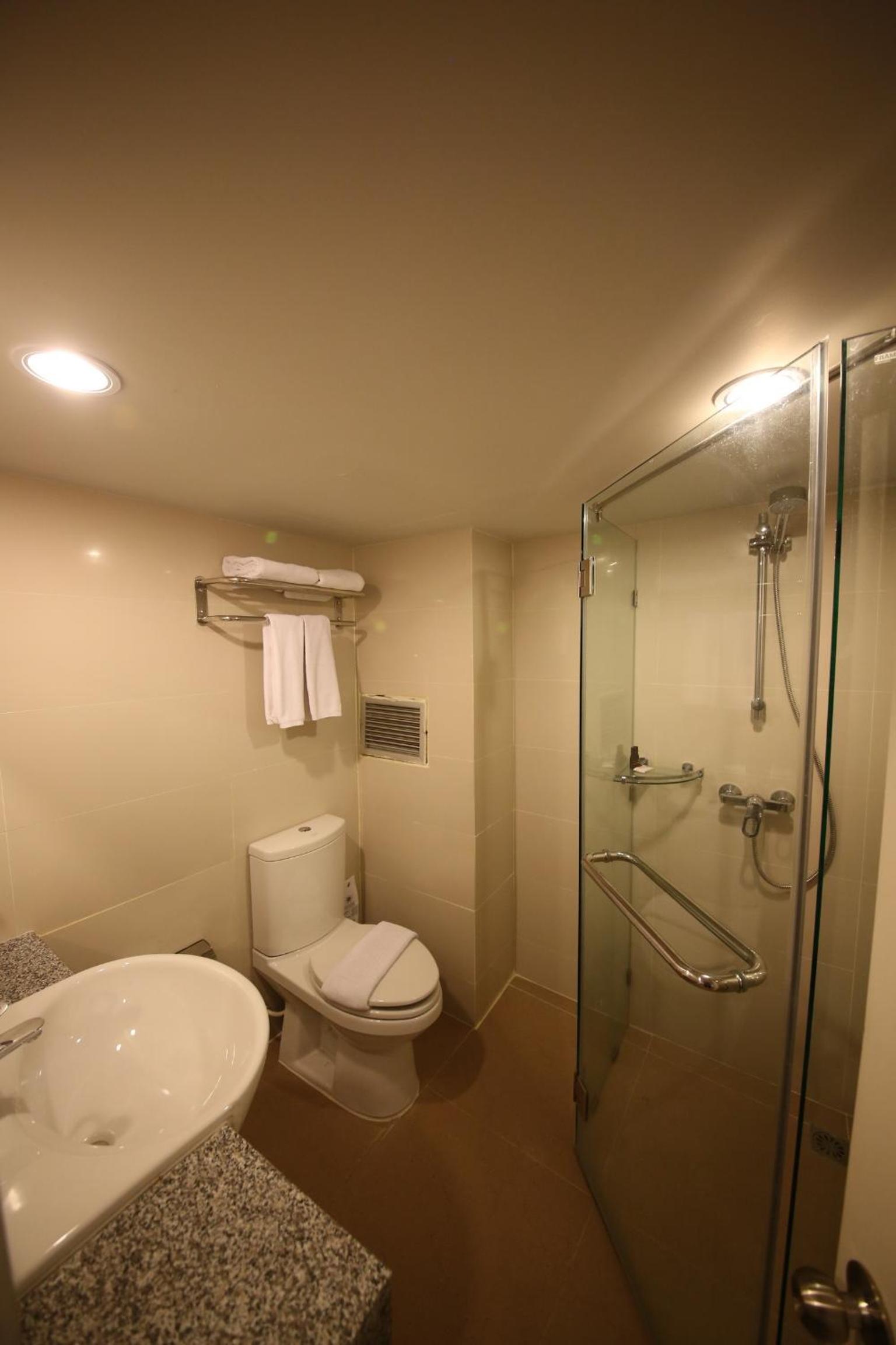 Standard Double or Twin Room - Photo 2