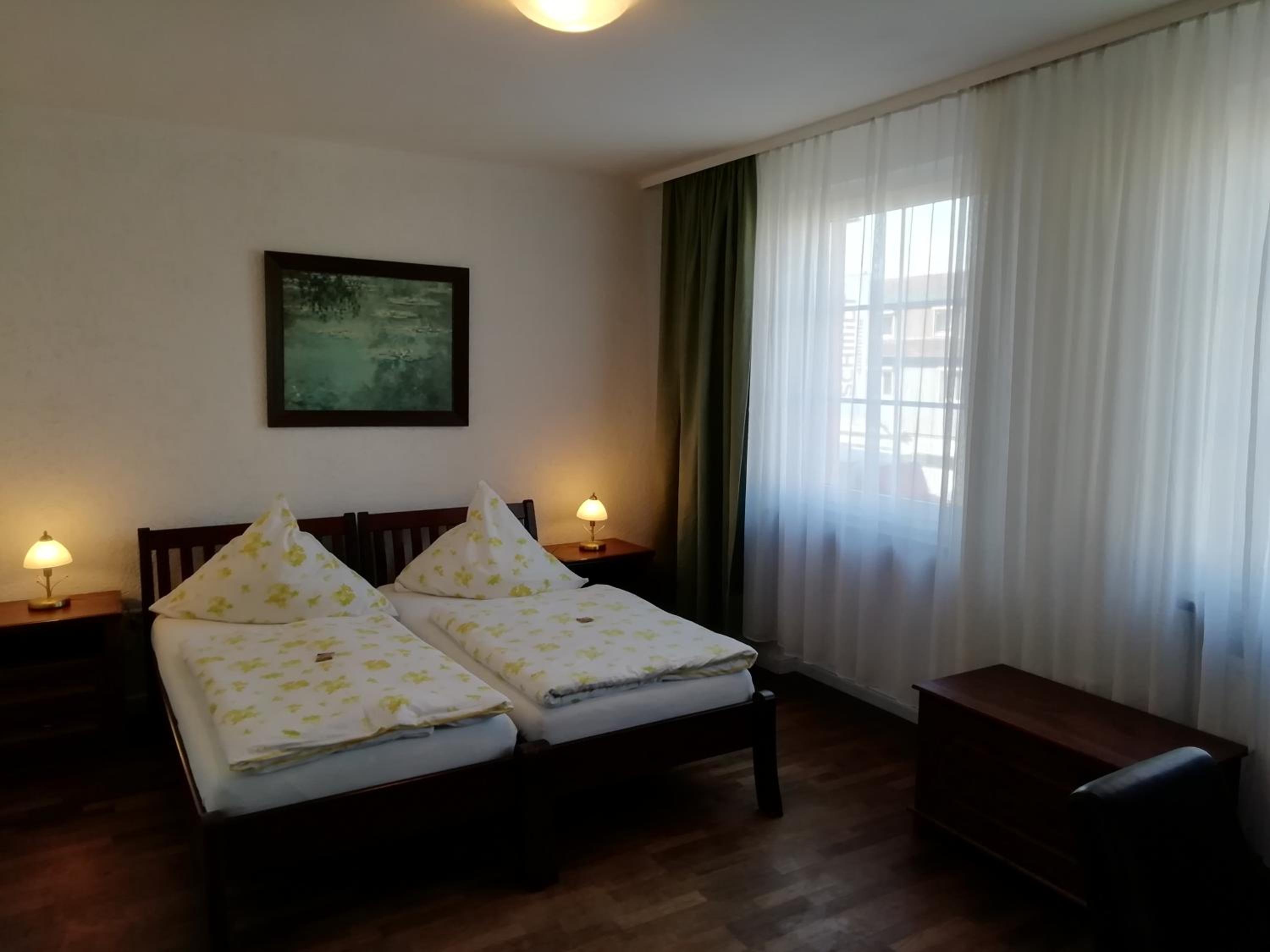 Quadruple Room with Bathroom - Photo 1