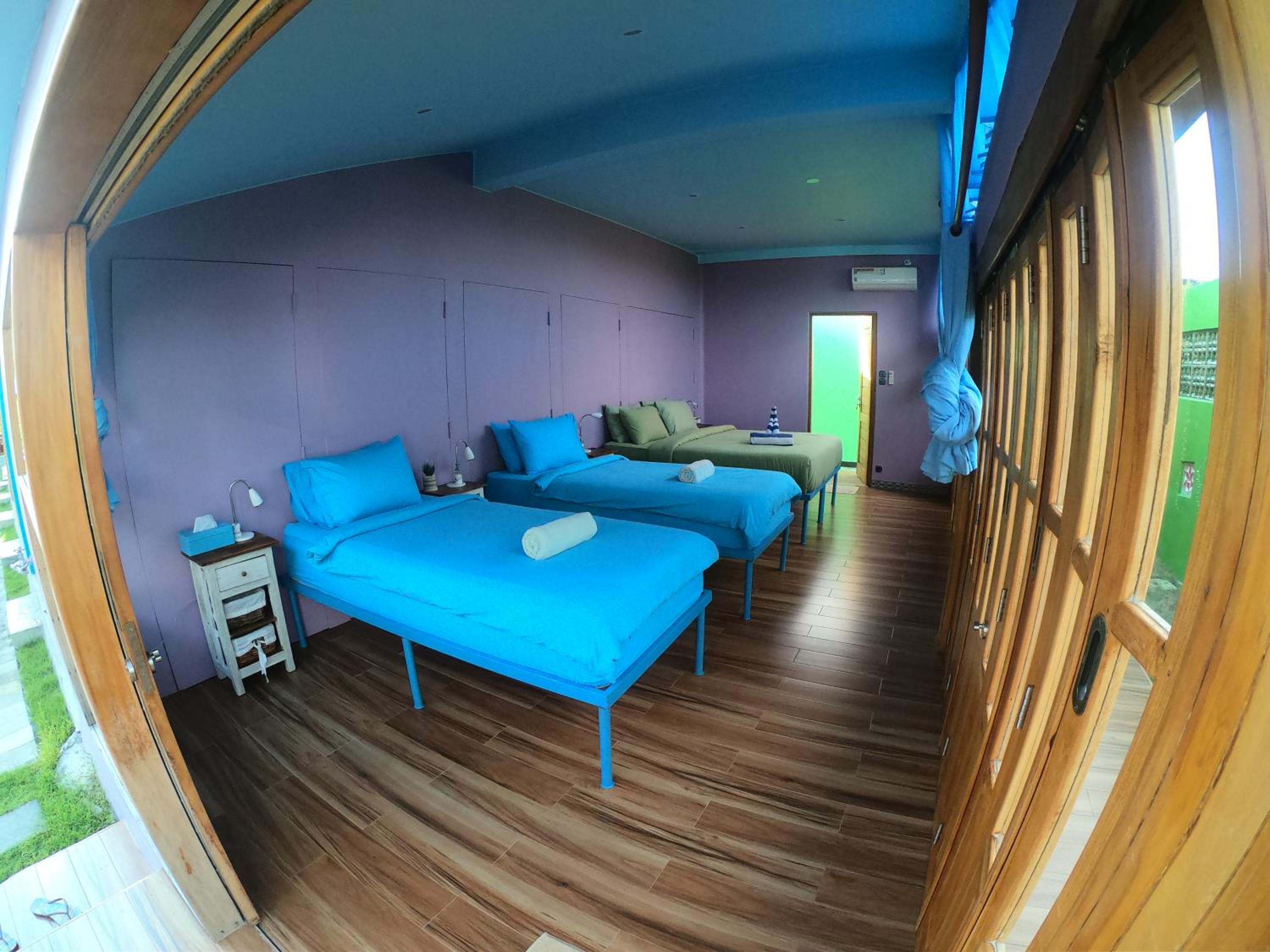 Family Room with Garden View - Photo 5
