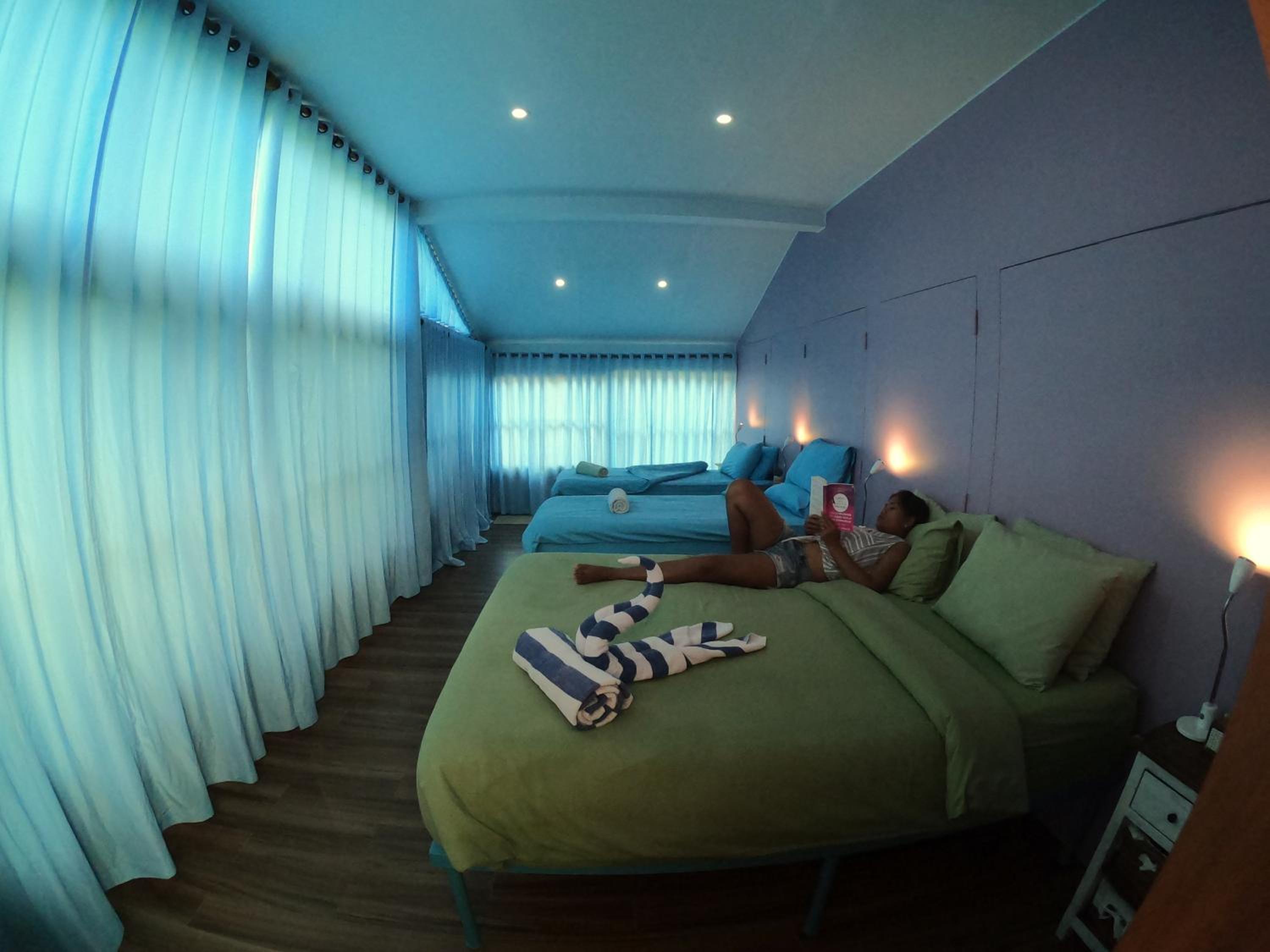 Family Room with Garden View - Photo 9