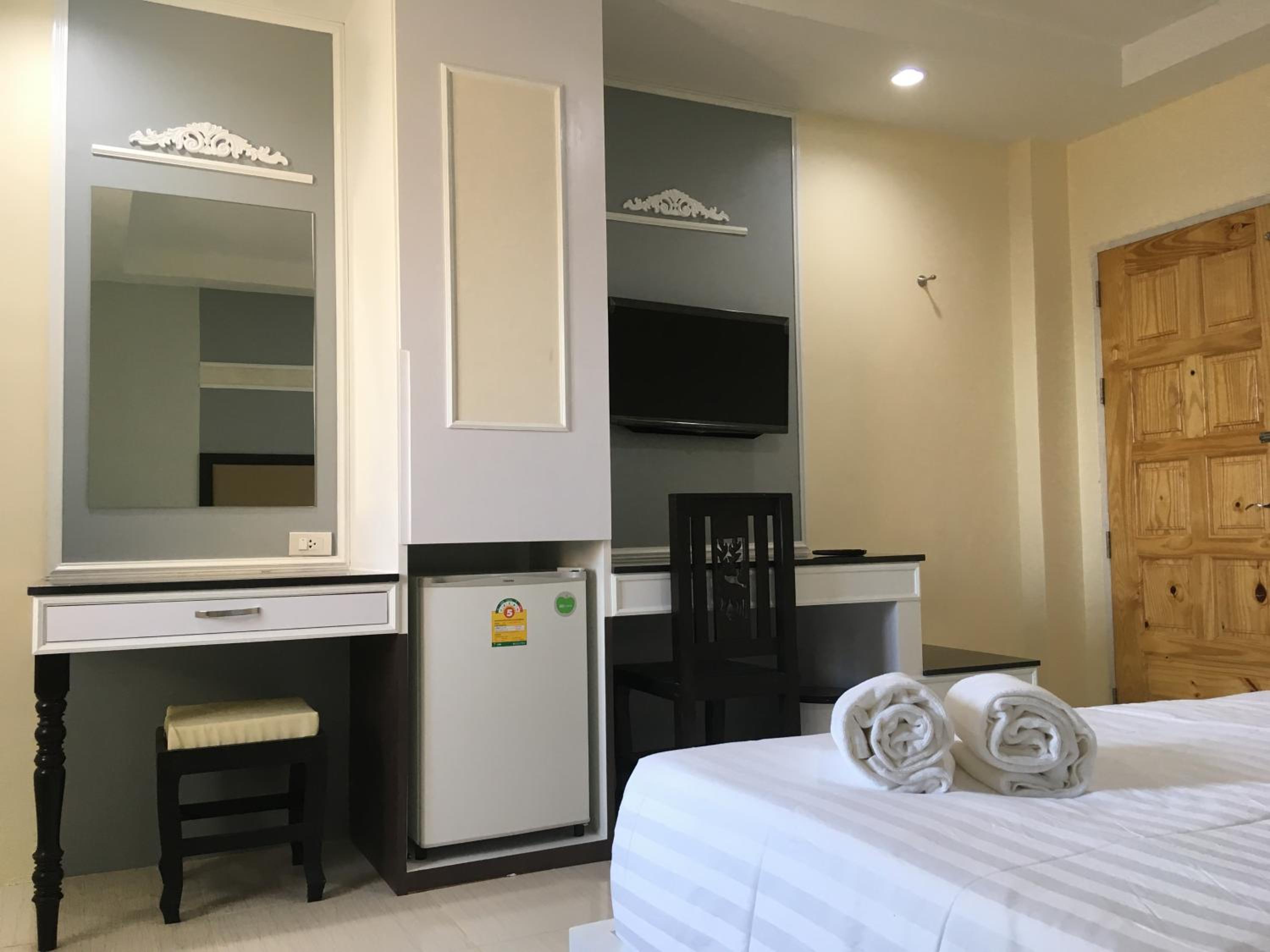 Deluxe Room - Photo 3