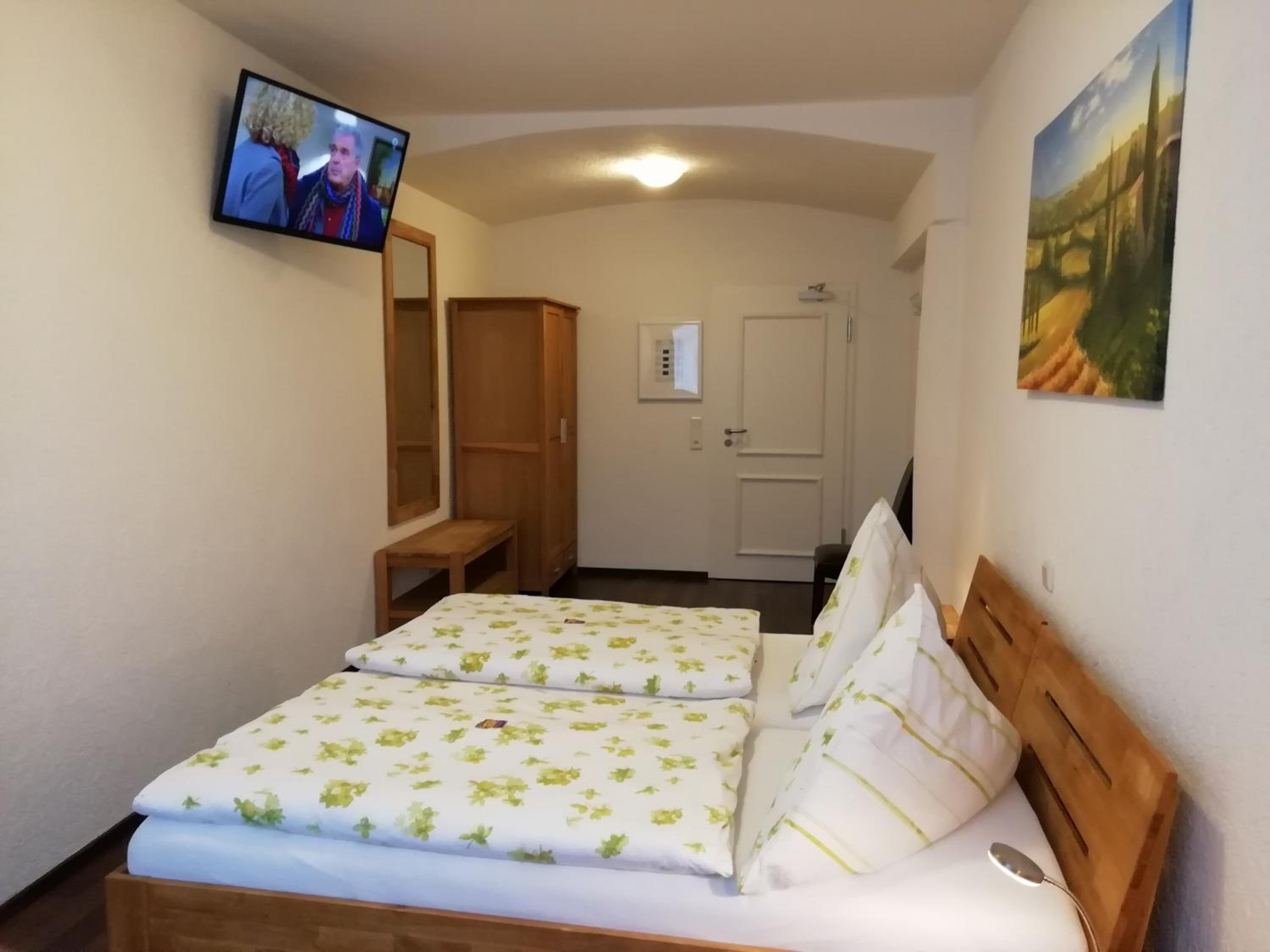 Twin Room with Bathroom - Photo 1