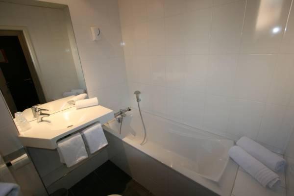 Standard Twin Room photo 2