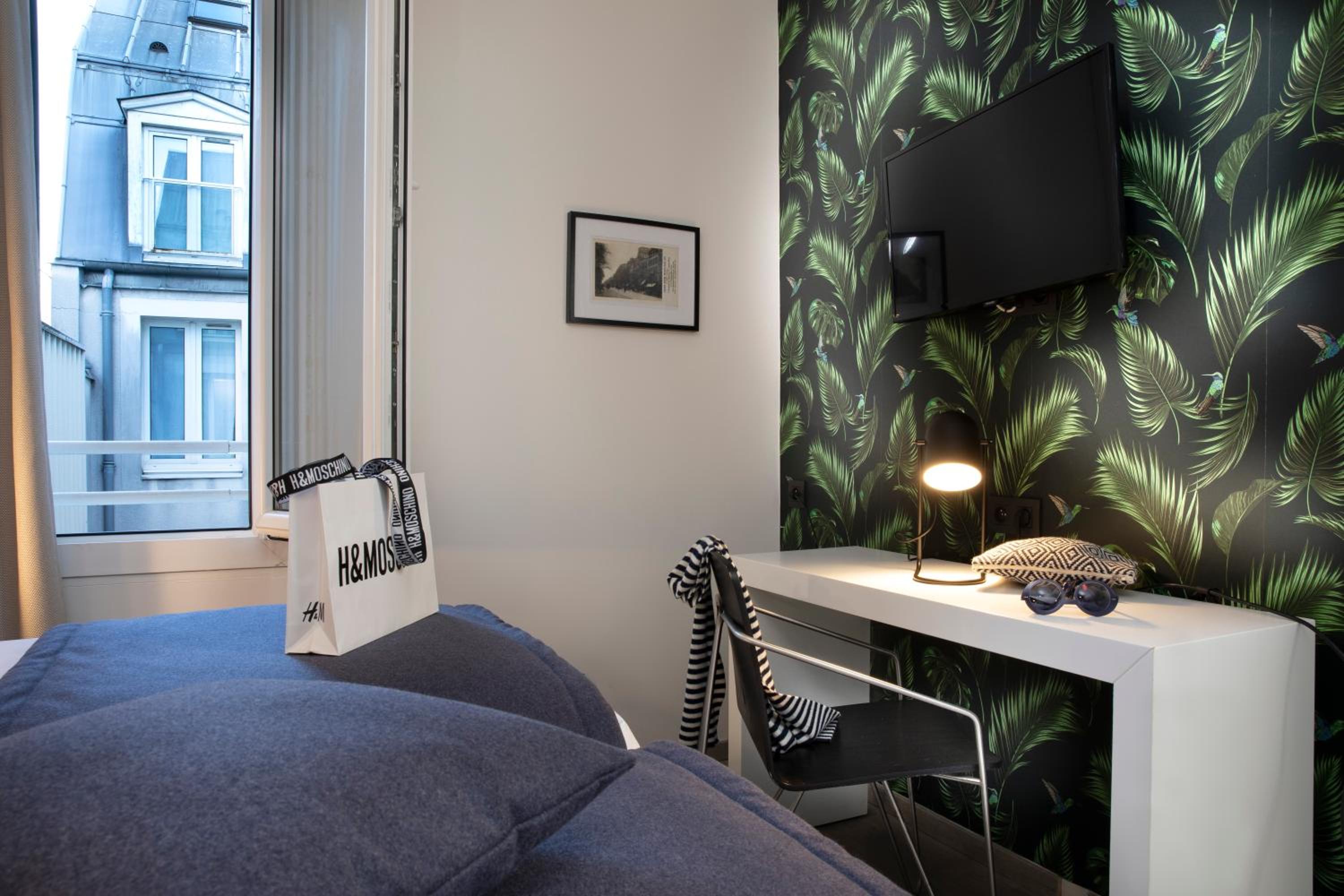 Standard Double Room thumbnail 6