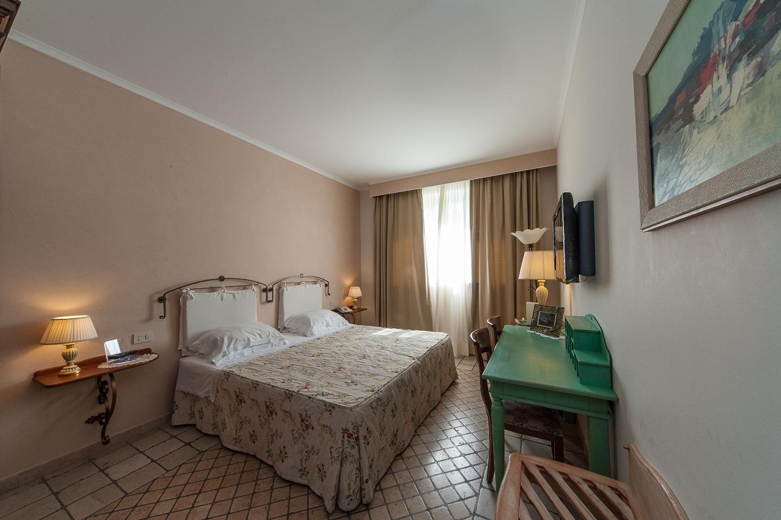 Double Room - Photo 1