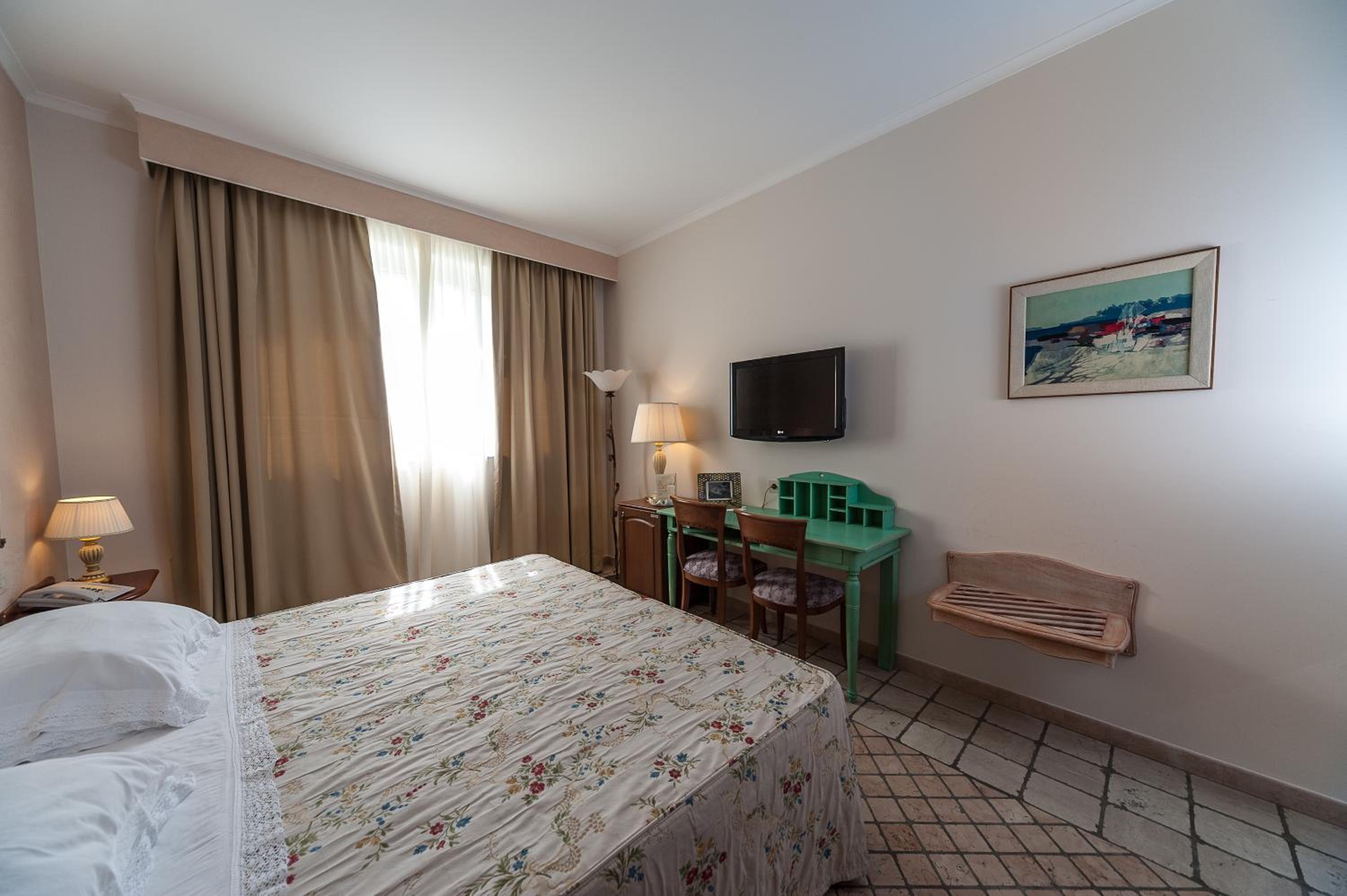 Double Room - Photo 9